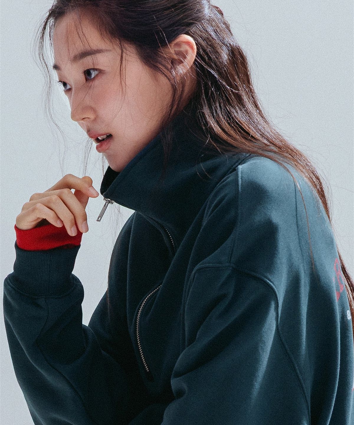 앤하츠(ANNEHEARTS) Walking Girl Archive Half Zip-Up_GREEN