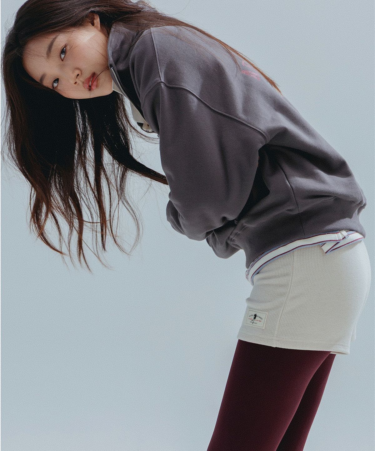 앤하츠(ANNEHEARTS) Walking Girl Archive Half Zip-Up_CHARCOAL