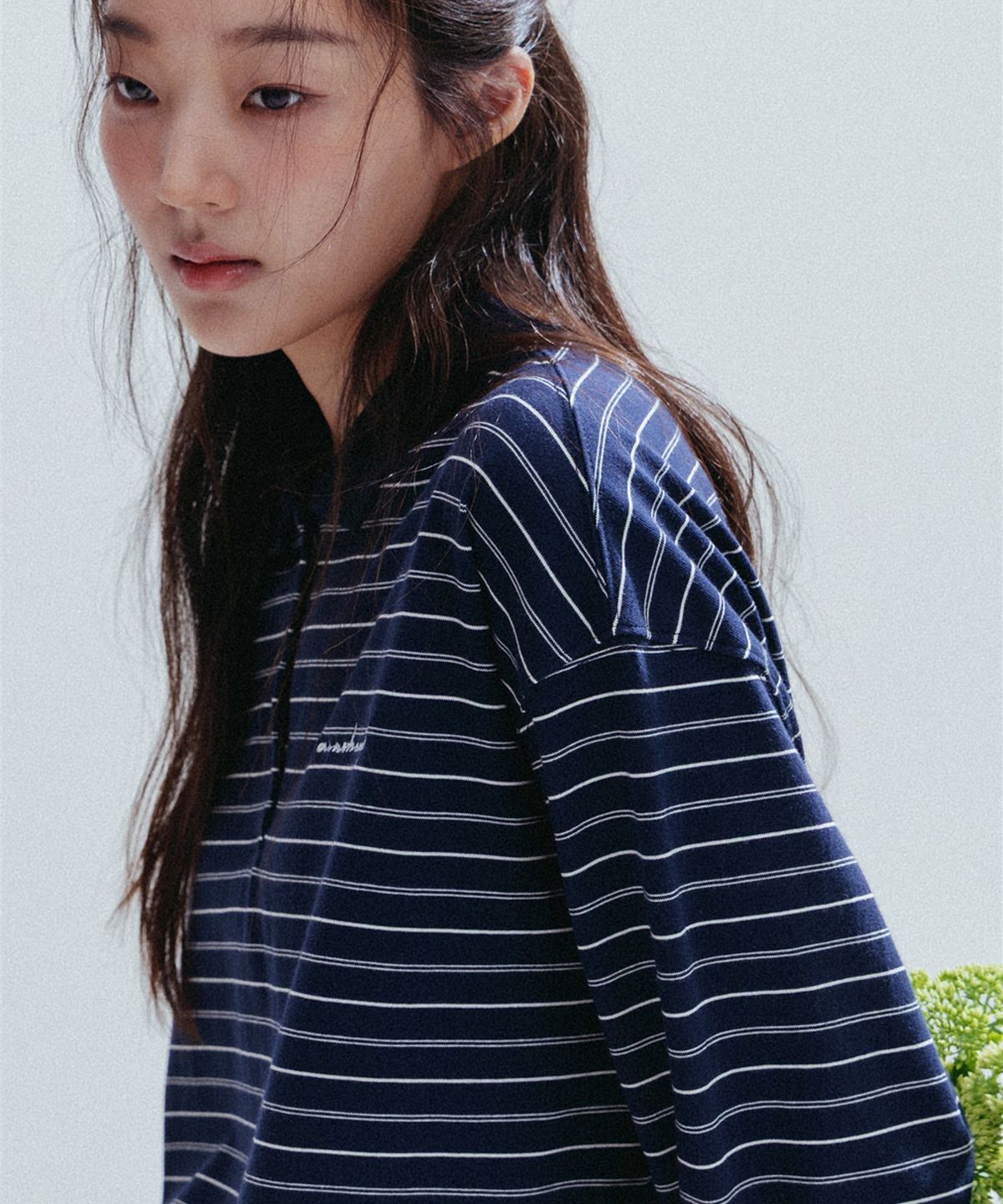앤하츠(ANNEHEARTS) Pin Stripe Collar Polo Tee_NAVY