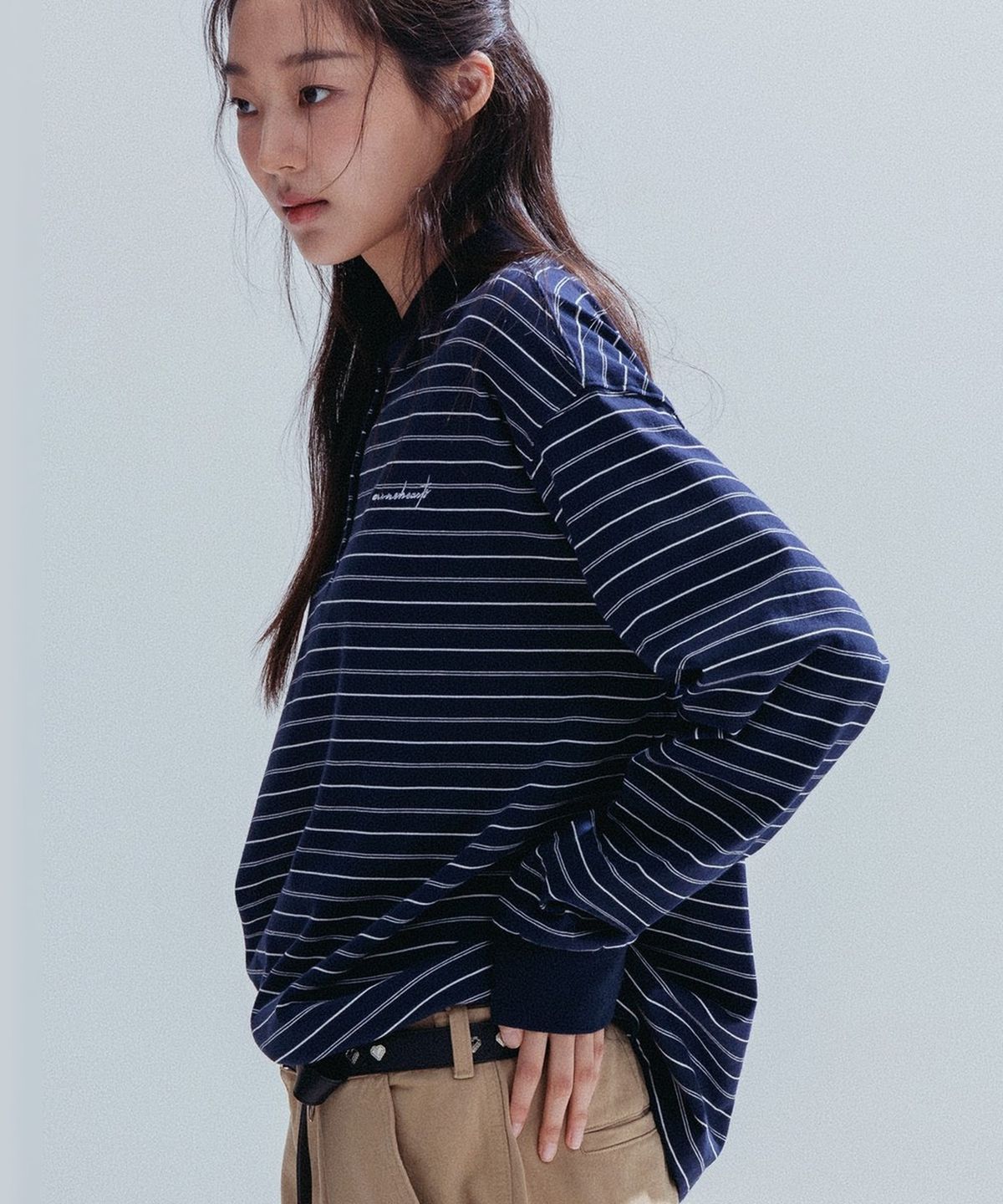 앤하츠(ANNEHEARTS) Pin Stripe Collar Polo Tee_NAVY