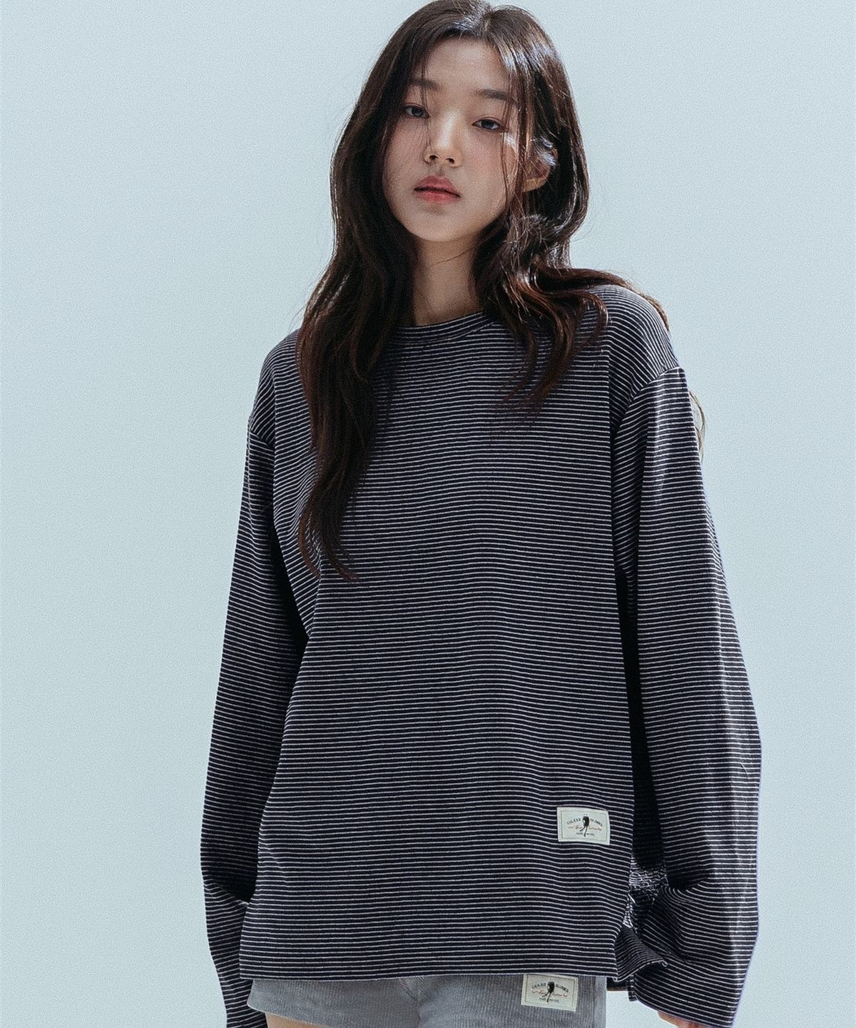 앤하츠(ANNEHEARTS) Fine Stripe Round Tee_BLACK
