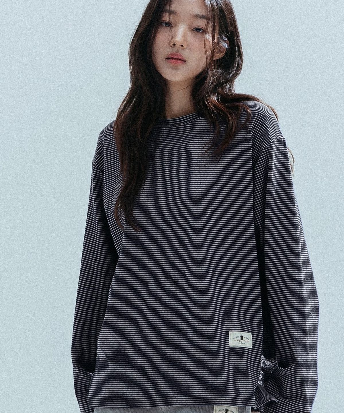 앤하츠(ANNEHEARTS) Fine Stripe Round Tee_BLACK