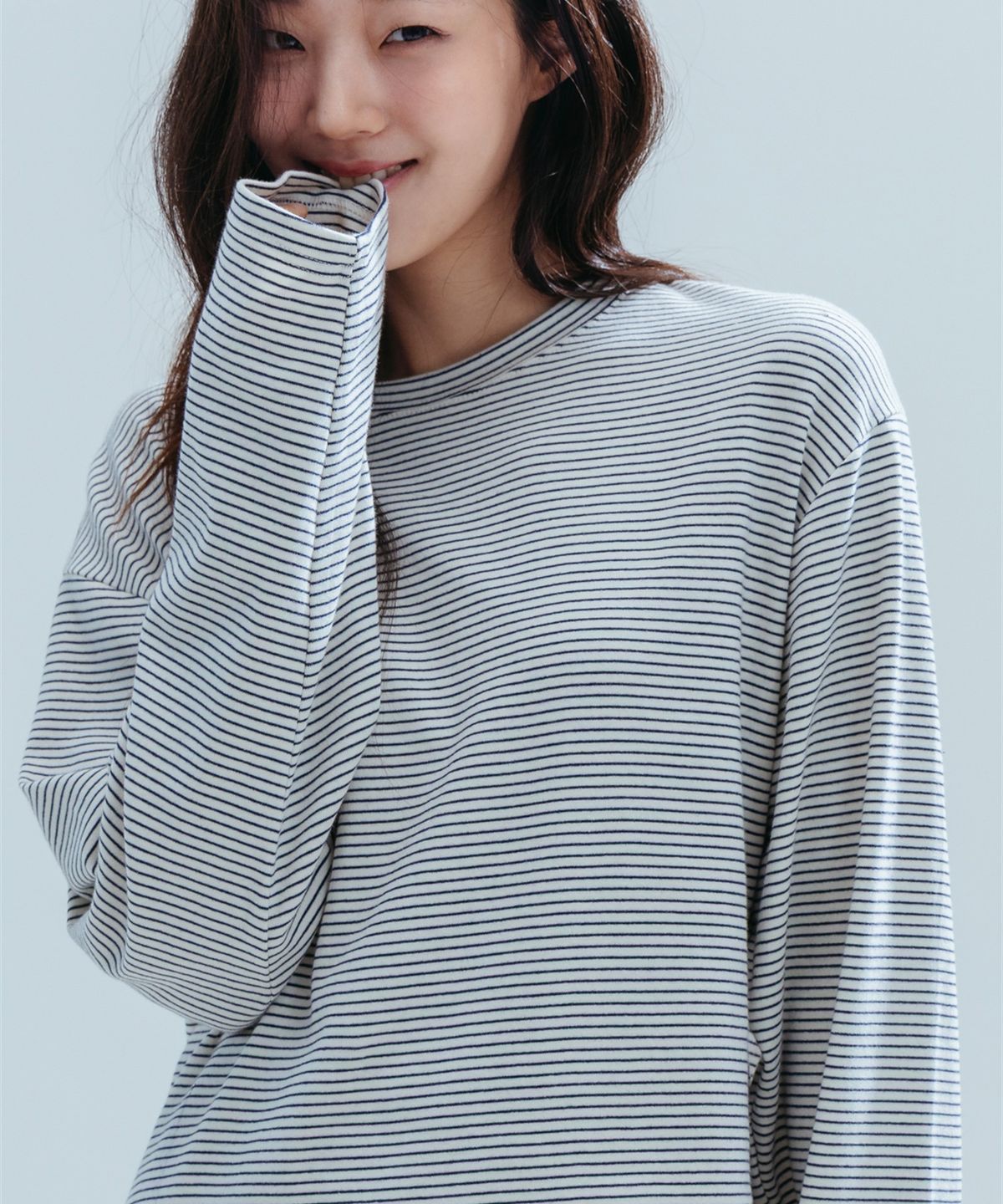 앤하츠(ANNEHEARTS) Fine Stripe Round Tee_IVORY