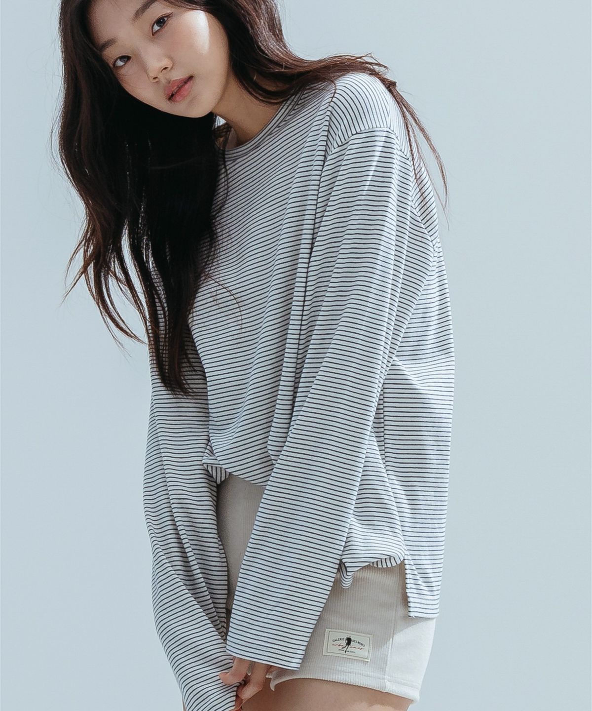 앤하츠(ANNEHEARTS) Fine Stripe Round Tee_IVORY