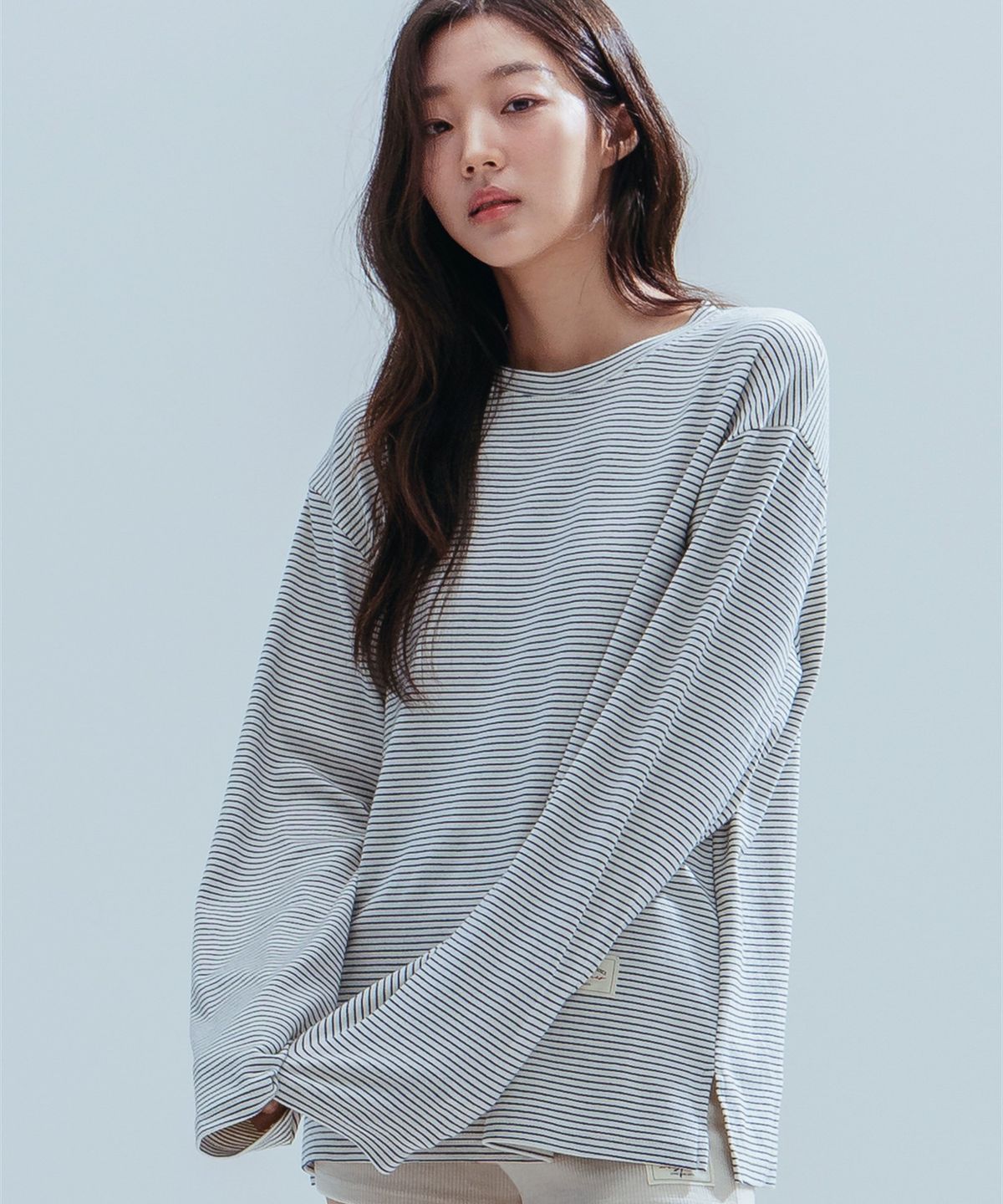 앤하츠(ANNEHEARTS) Fine Stripe Round Tee_IVORY