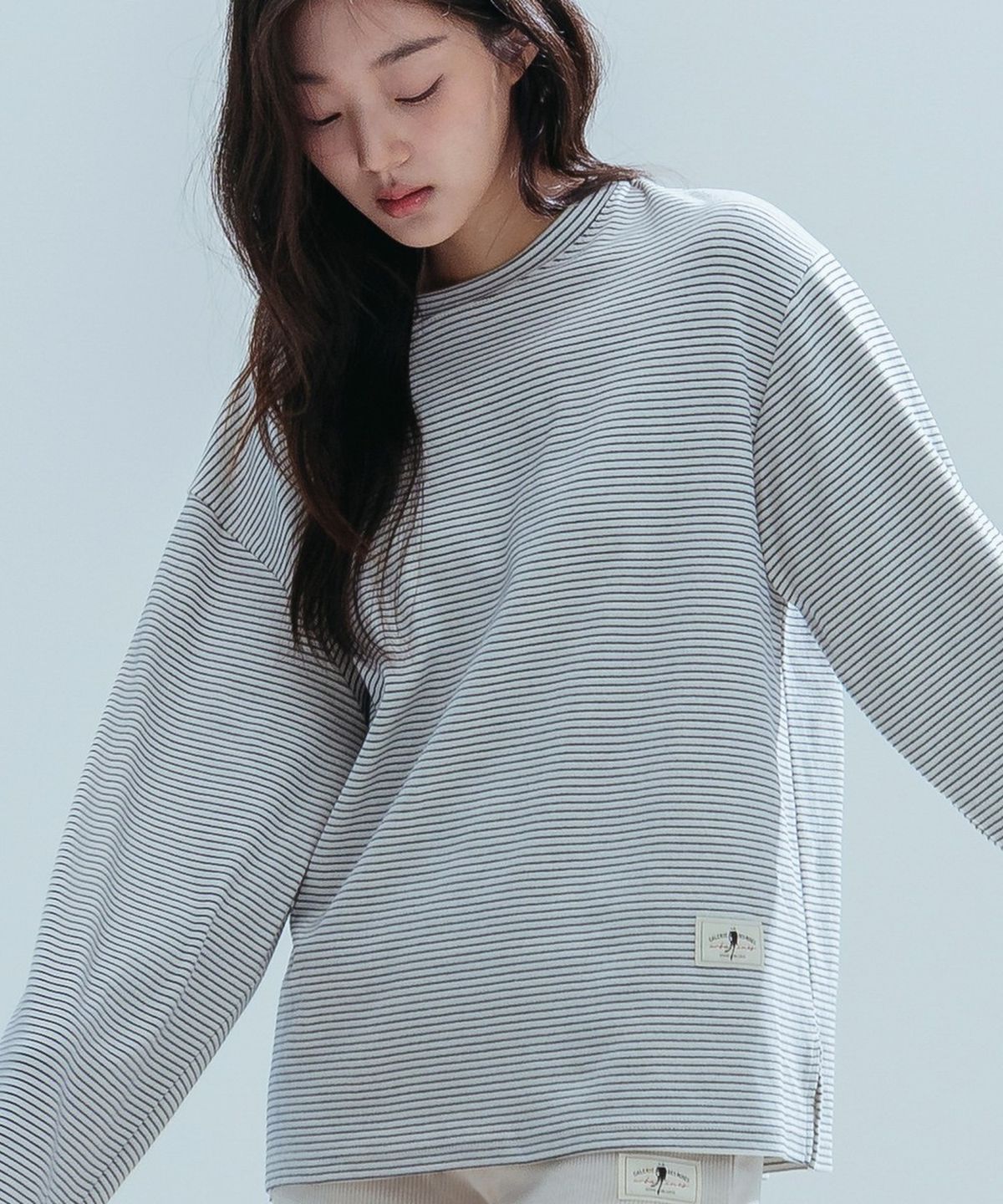 앤하츠(ANNEHEARTS) Fine Stripe Round Tee_IVORY