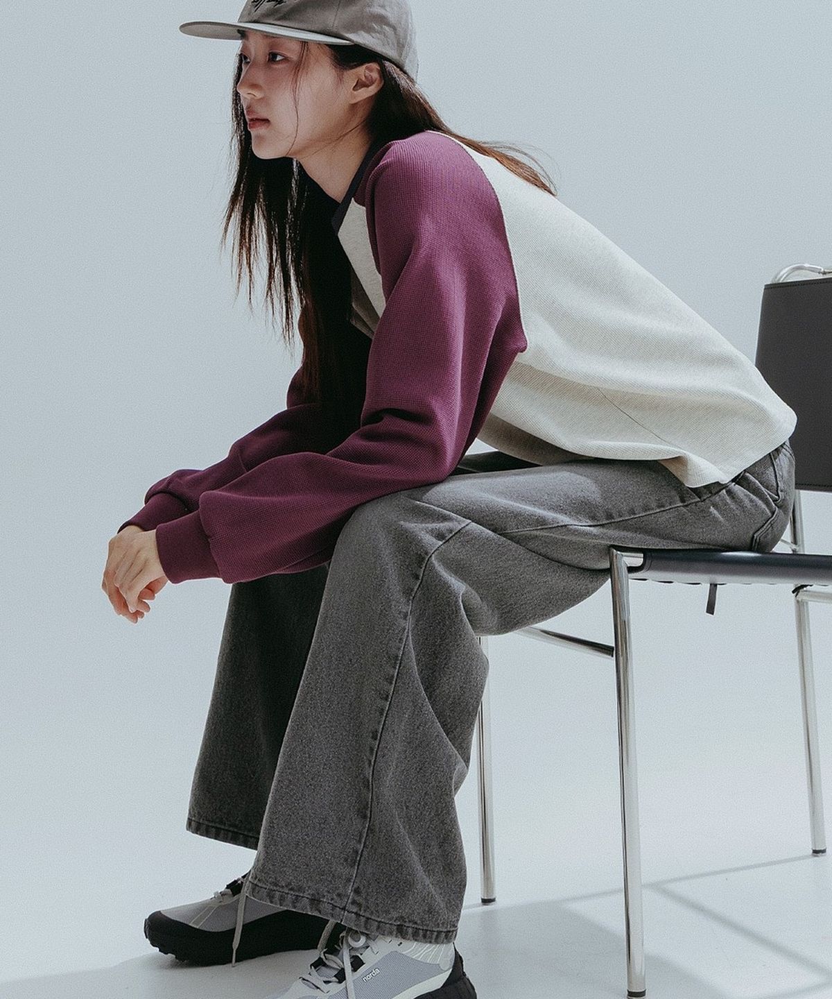 앤하츠(ANNEHEARTS) Waffle Color Block Raglan Tee_BURGUNDY
