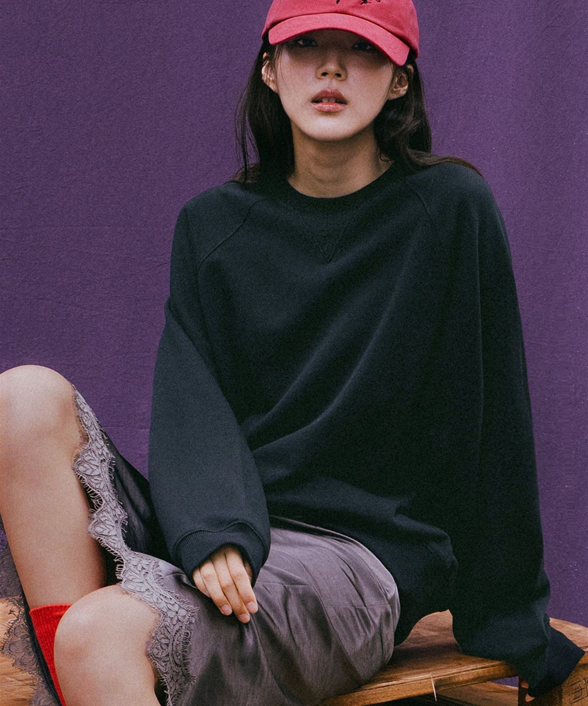 앤하츠(ANNEHEARTS) Floral Muse Raglan Sweatshirt_BLACK