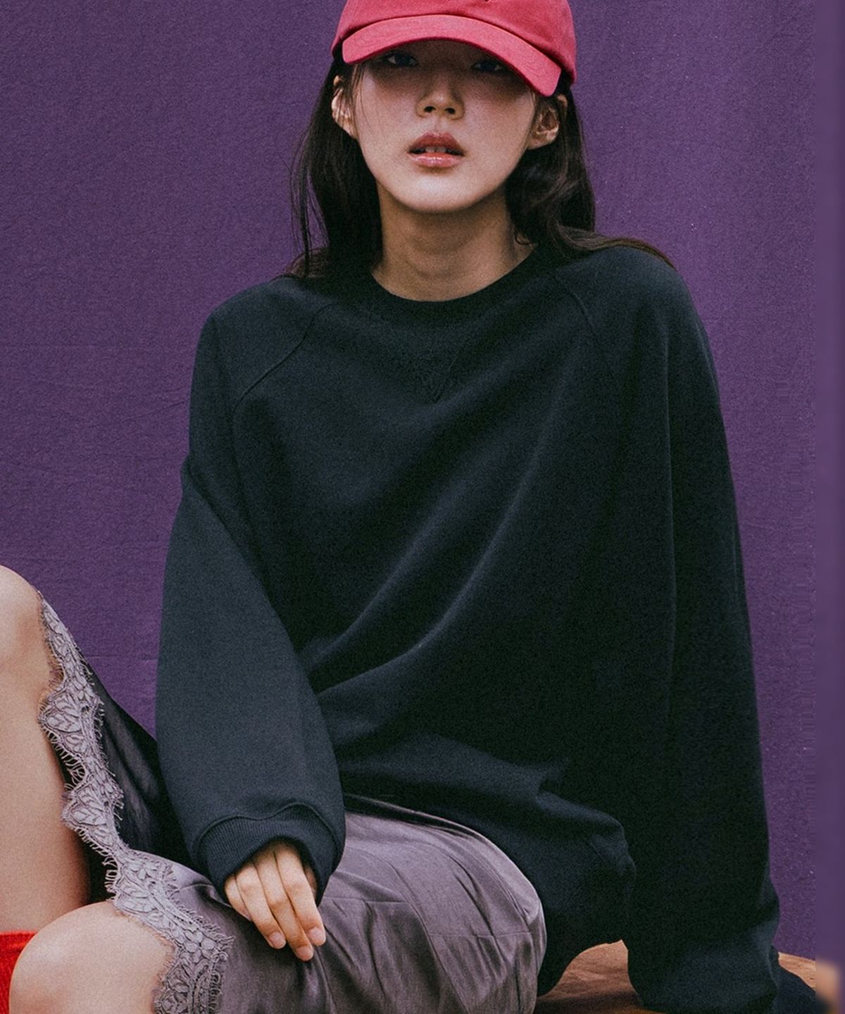 앤하츠(ANNEHEARTS) Floral Muse Raglan Sweatshirt_BLACK