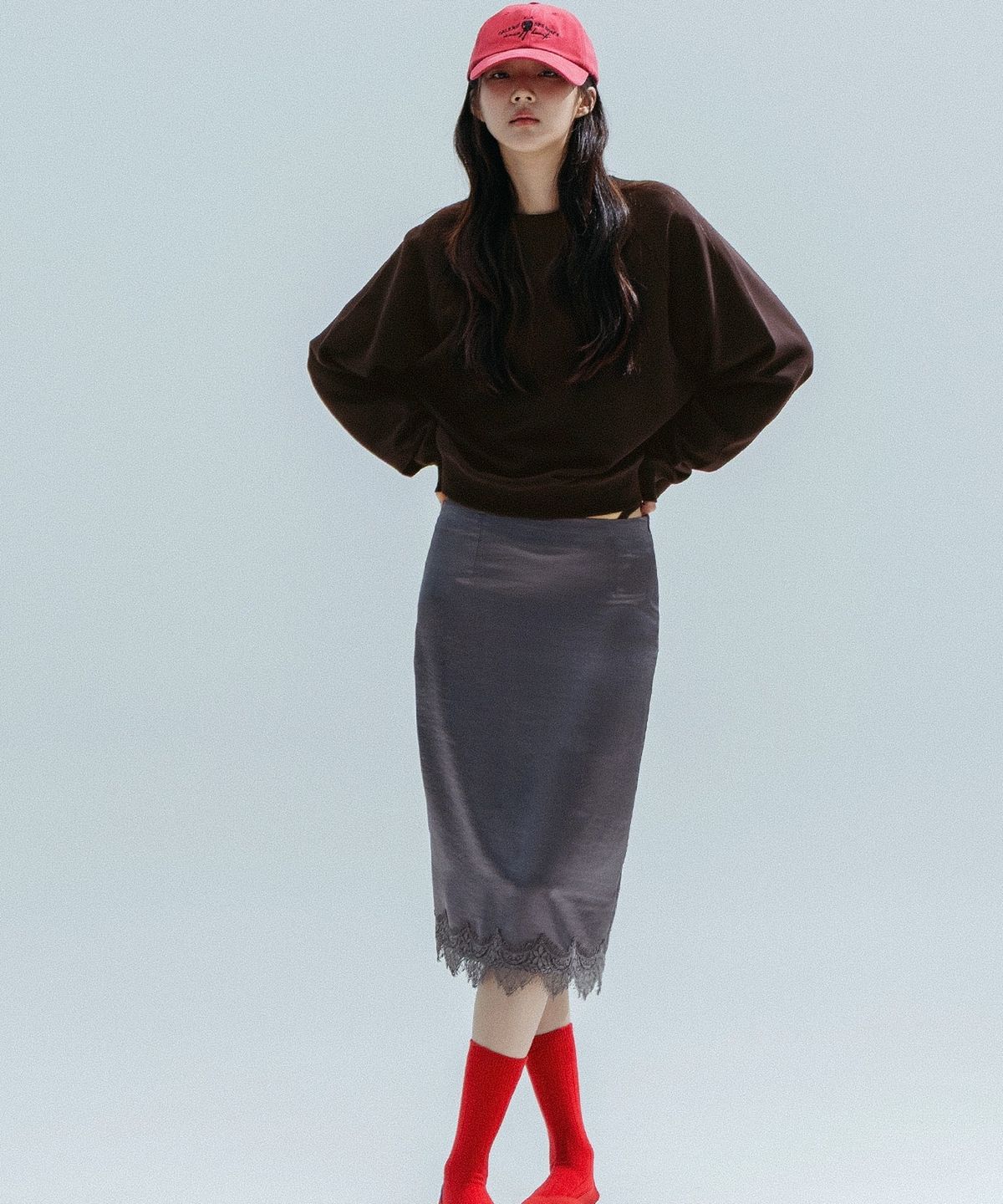 앤하츠(ANNEHEARTS) Floral Muse Raglan Sweatshirt_BROWN