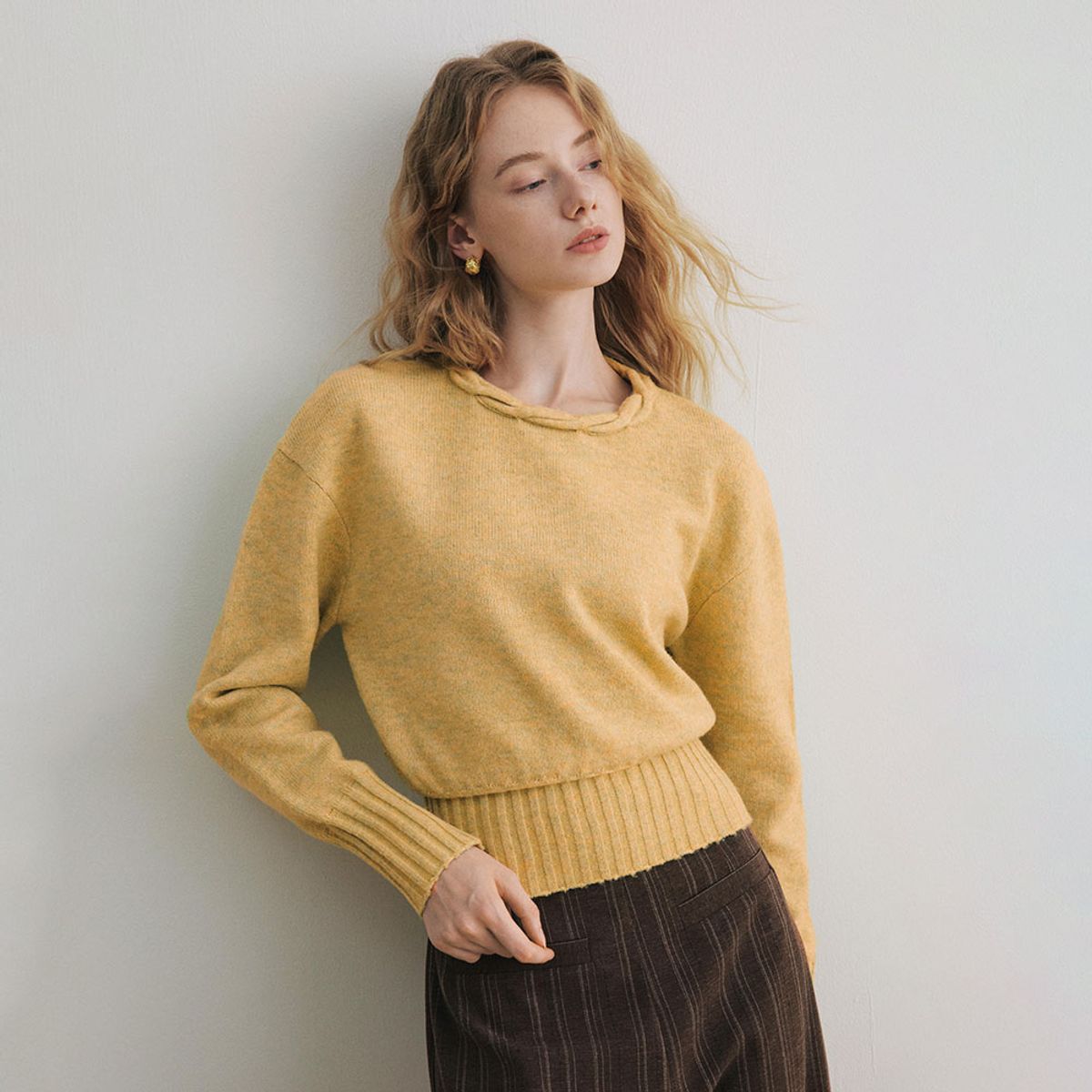 와이와이아이엠(YYIAM) YY_Twisted crew neck knit