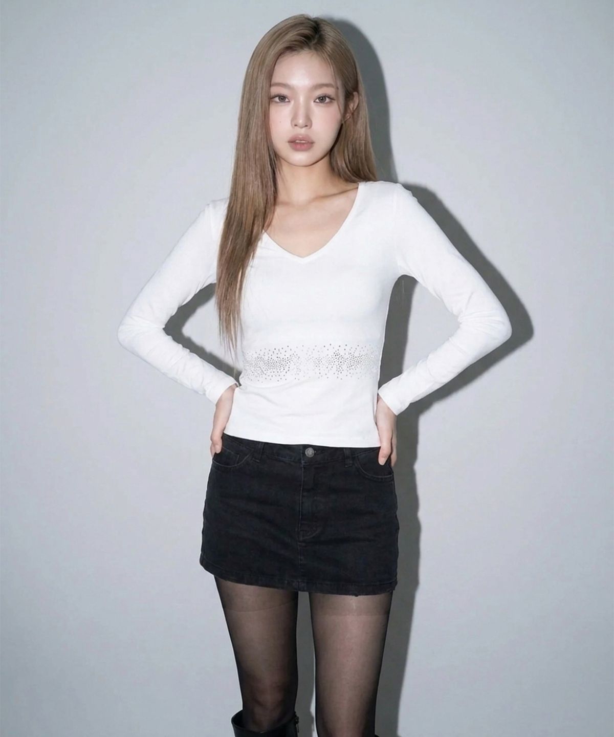 본슬리피(BORN SLIPPY) Crystal Line V Long Sleeve Tee (Ivory)