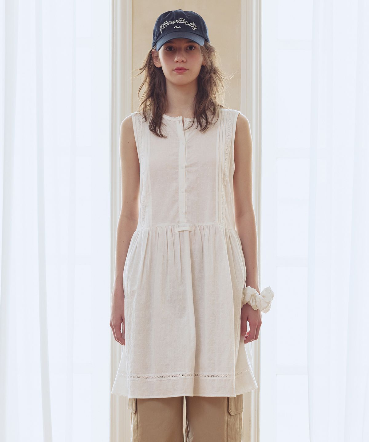 애프터아워즈(AFTERHOURS) COTTON PINTUCK DRESS (WHITE)