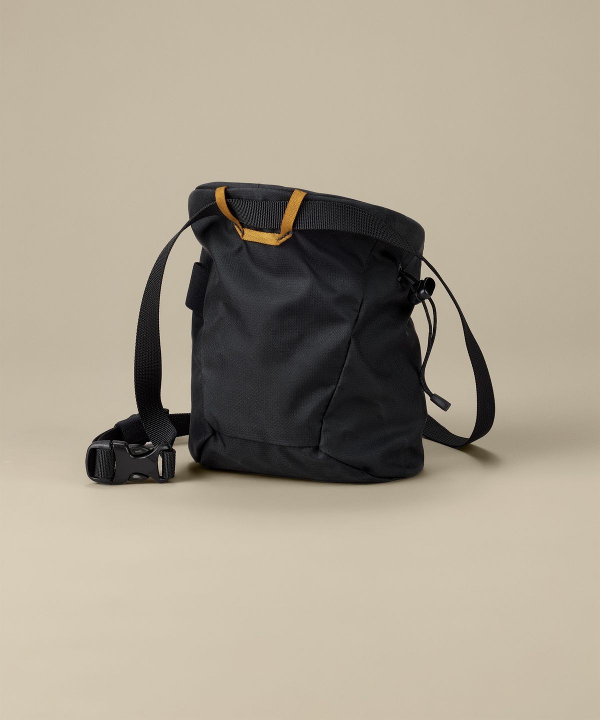 아크테릭스(ARCTERYX) 이온 SL 초크백 - 24K BLACK / ABQFU10364