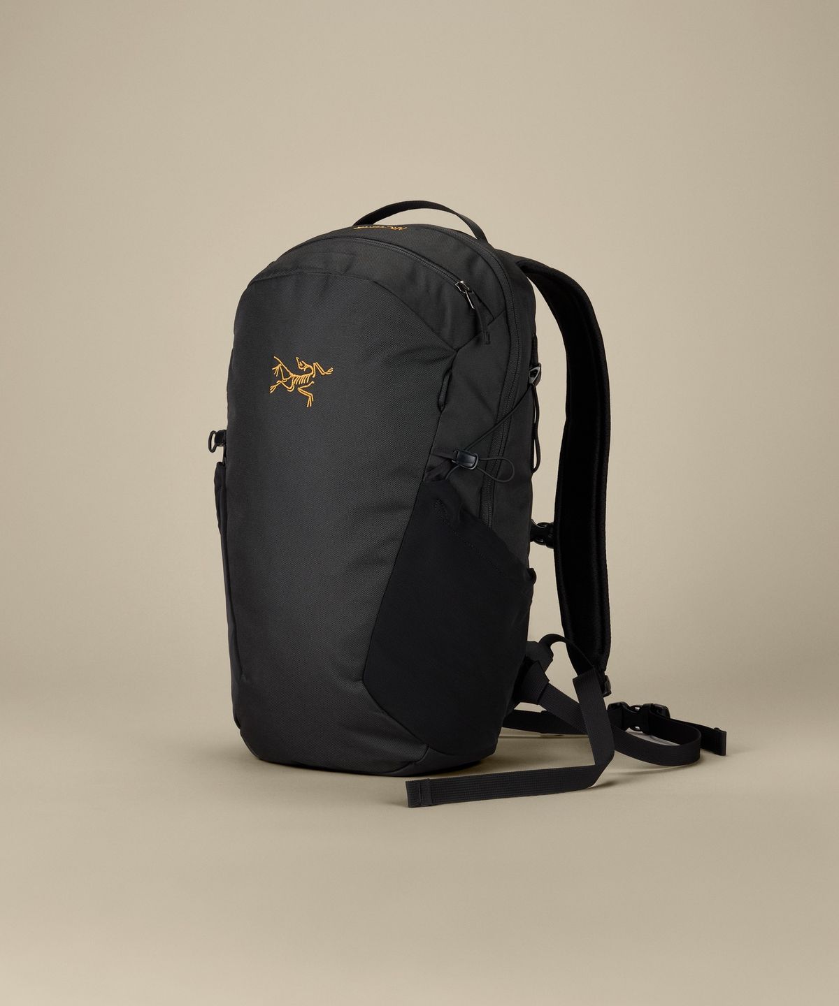 아크테릭스(ARCTERYX) 맨티스 16 백팩 - BLACK / ABQFU10636