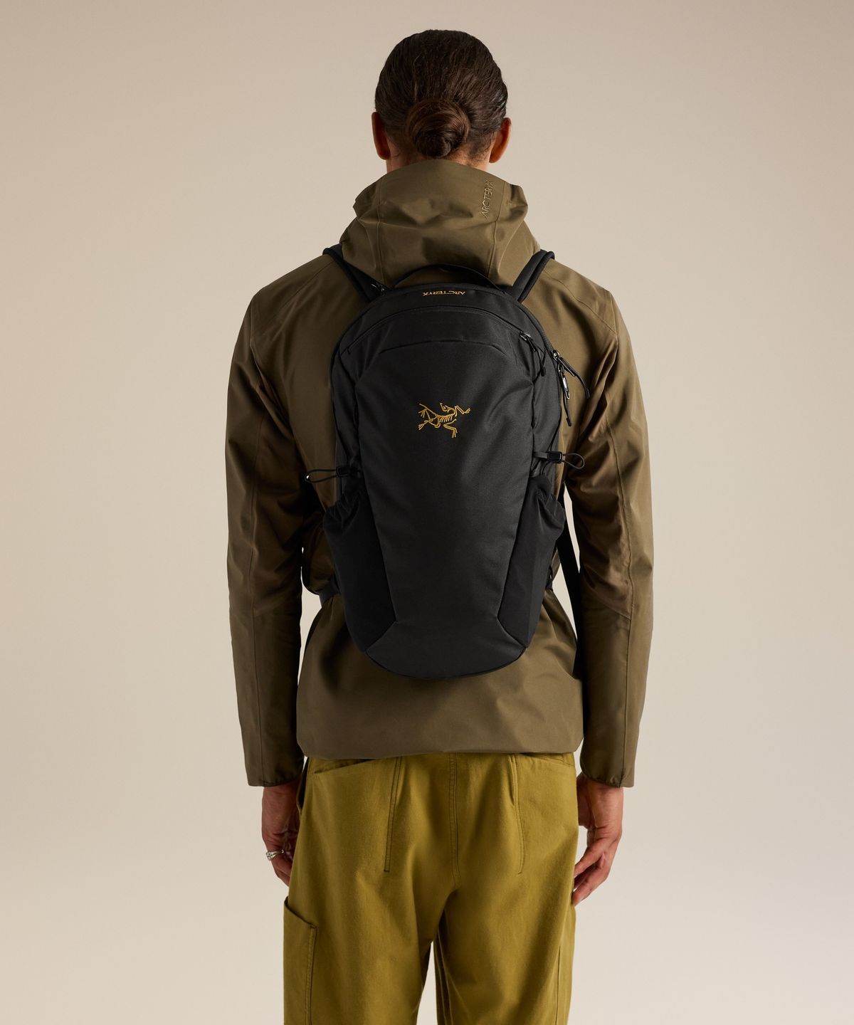 아크테릭스(ARCTERYX) 맨티스 16 백팩 - BLACK / ABQFU10636