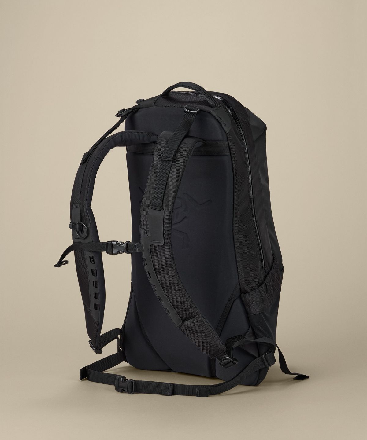 아크테릭스(ARCTERYX) 아로 22 백팩 - BLACK / ABQFU10706