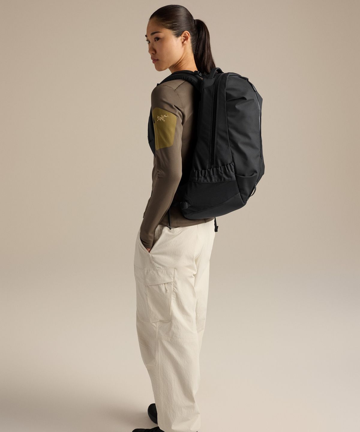 아크테릭스(ARCTERYX) 아로 22 백팩 - BLACK / ABQFU10706