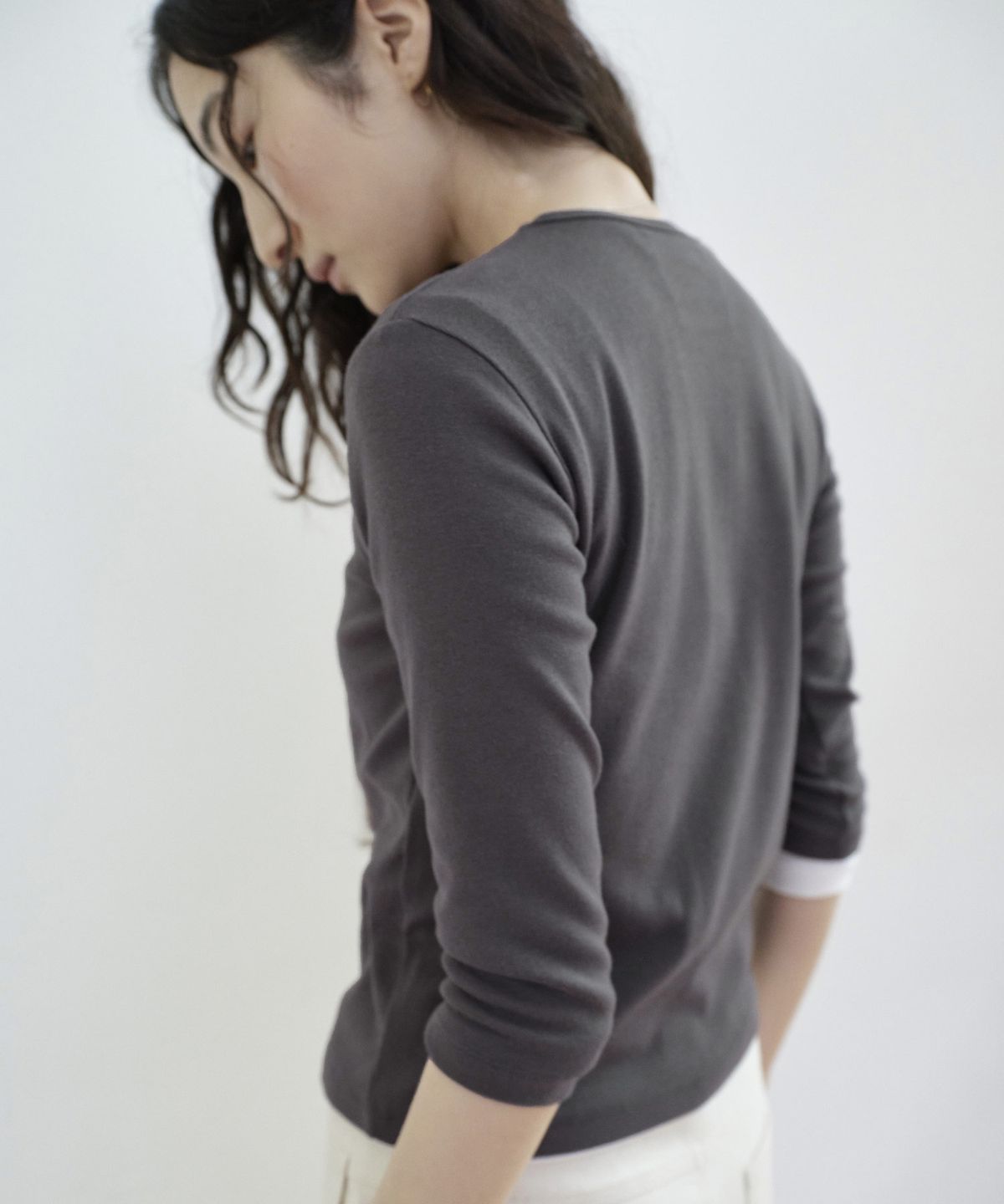 스텝어라운드(STEP AROUND) Basic 3/4 Sleeve Slim TEE_CHARCOAL