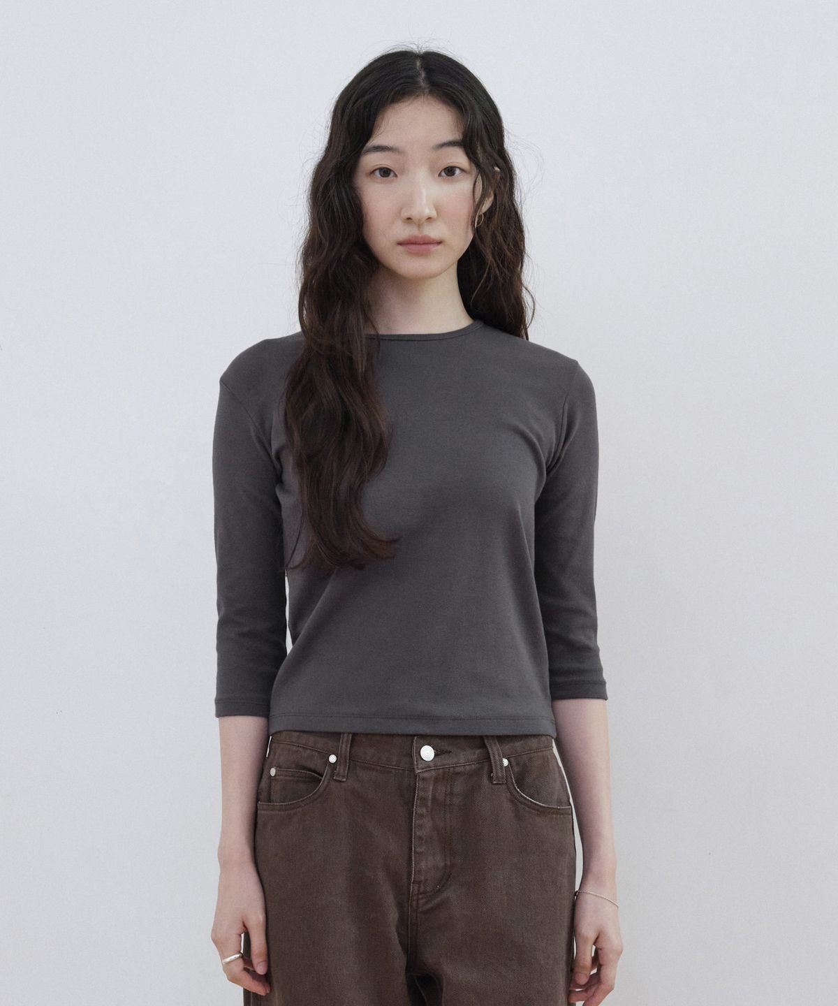 스텝어라운드(STEP AROUND) Basic 3/4 Sleeve Slim TEE_CHARCOAL
