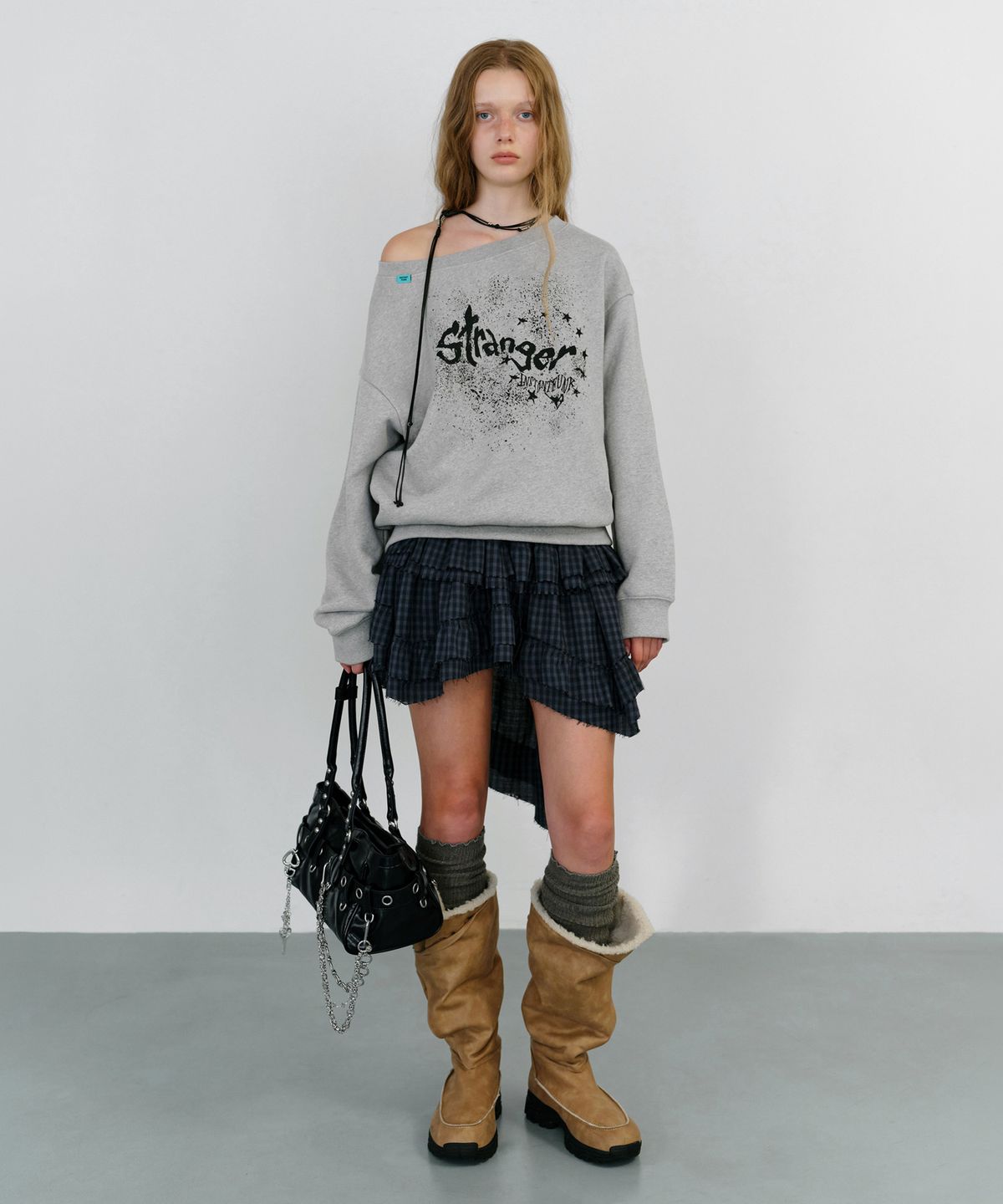 인스턴트펑크(INSTANTFUNK) GRAPHIC SCOOP NECK OFF SHOULDER SWEATSHIRTS - MELANGE GREY