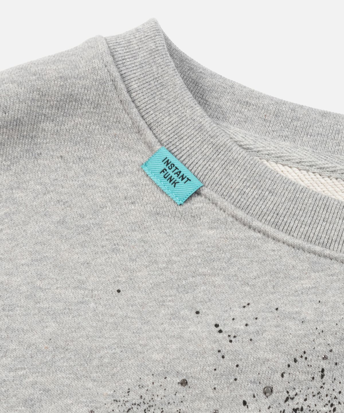 인스턴트펑크(INSTANTFUNK) GRAPHIC SCOOP NECK OFF SHOULDER SWEATSHIRTS - MELANGE GREY