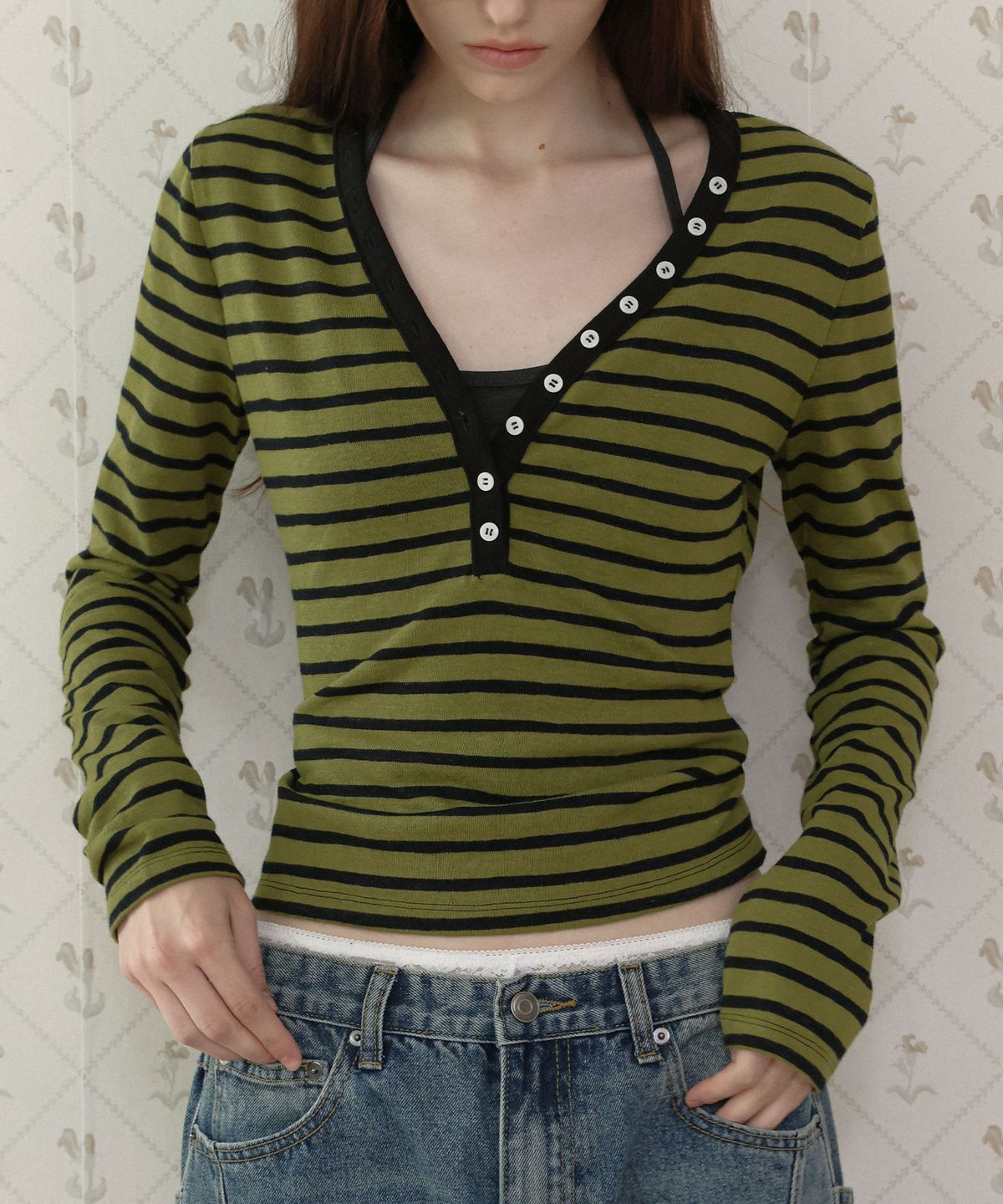 도프셉(DOFFSEPT) Slim Stripe Deep V-Neck Tee (Olive)