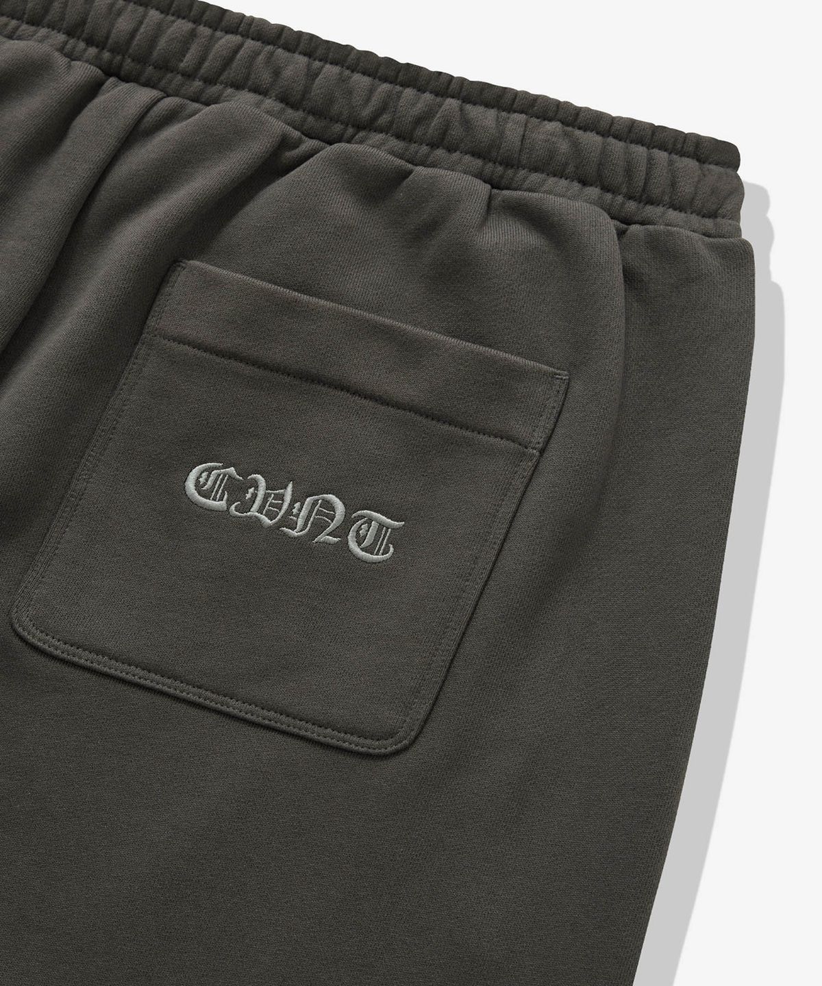 커버낫(COVERNAT) 루즈 스트레이트 커브드 스웻 팬츠 차콜