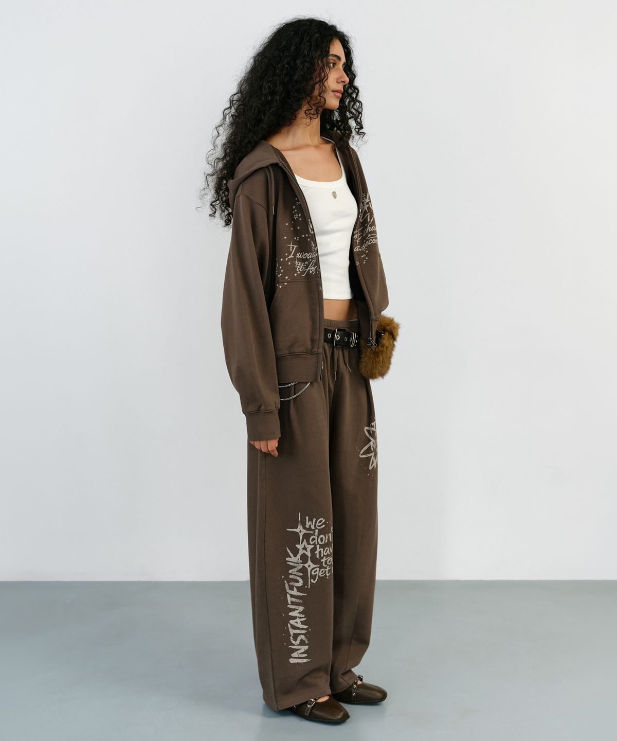 인스턴트펑크(INSTANTFUNK) WASHED GRAPHIC SWEAT PANTS - BROWN