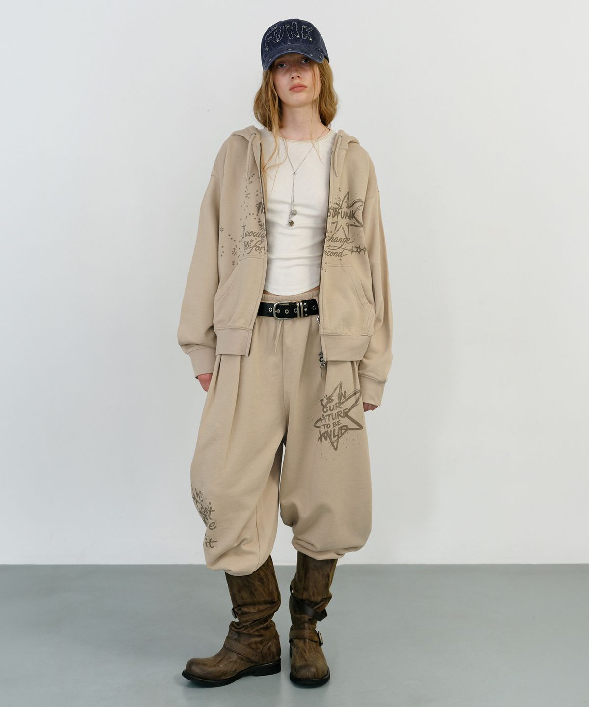인스턴트펑크(INSTANTFUNK) WASHED GRAPHIC SWEAT PANTS - BEIGE