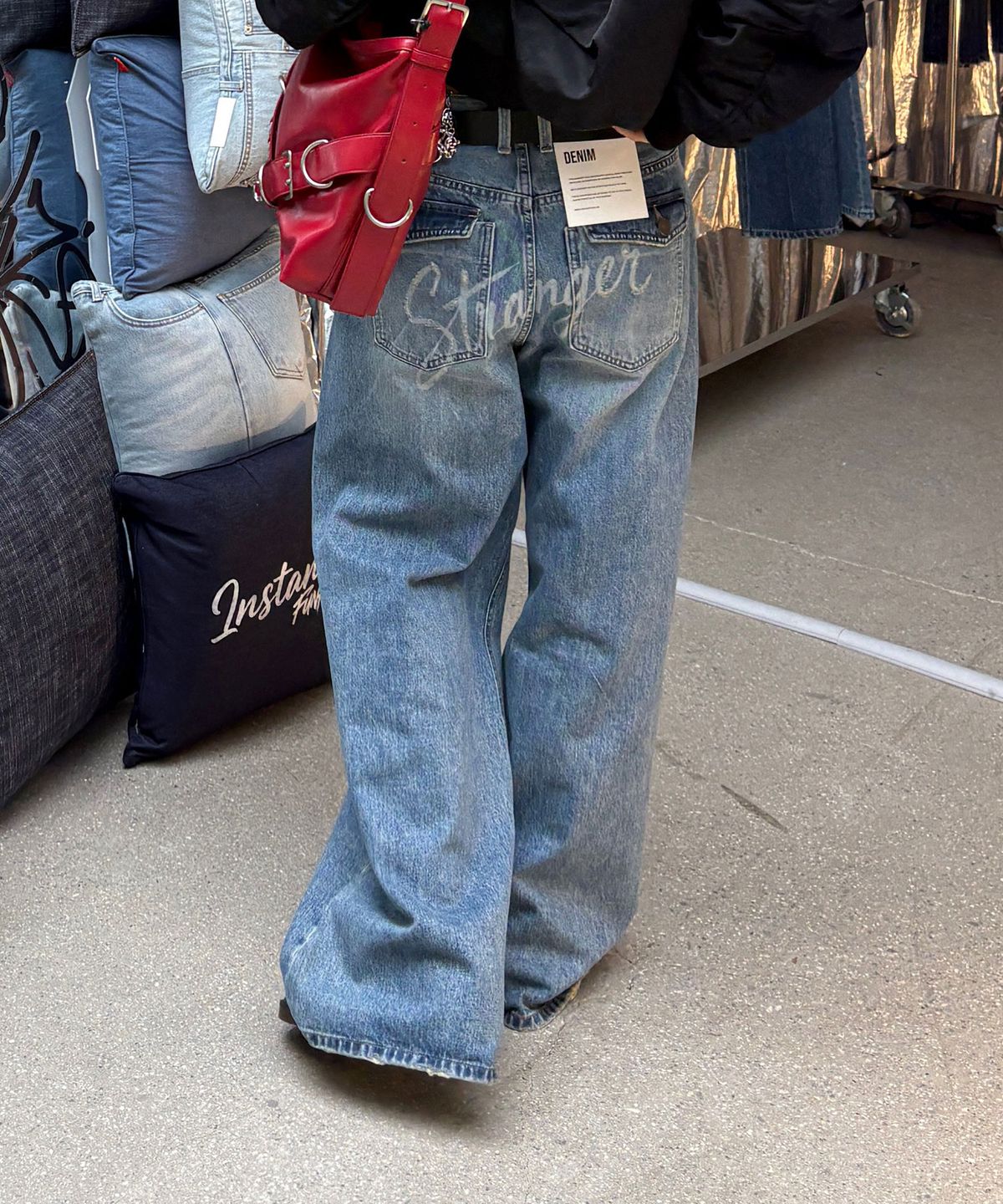 인스턴트펑크(INSTANTFUNK) [민지S PICK] STRANGER GRAPHIC WIDE DENIM - BLUE