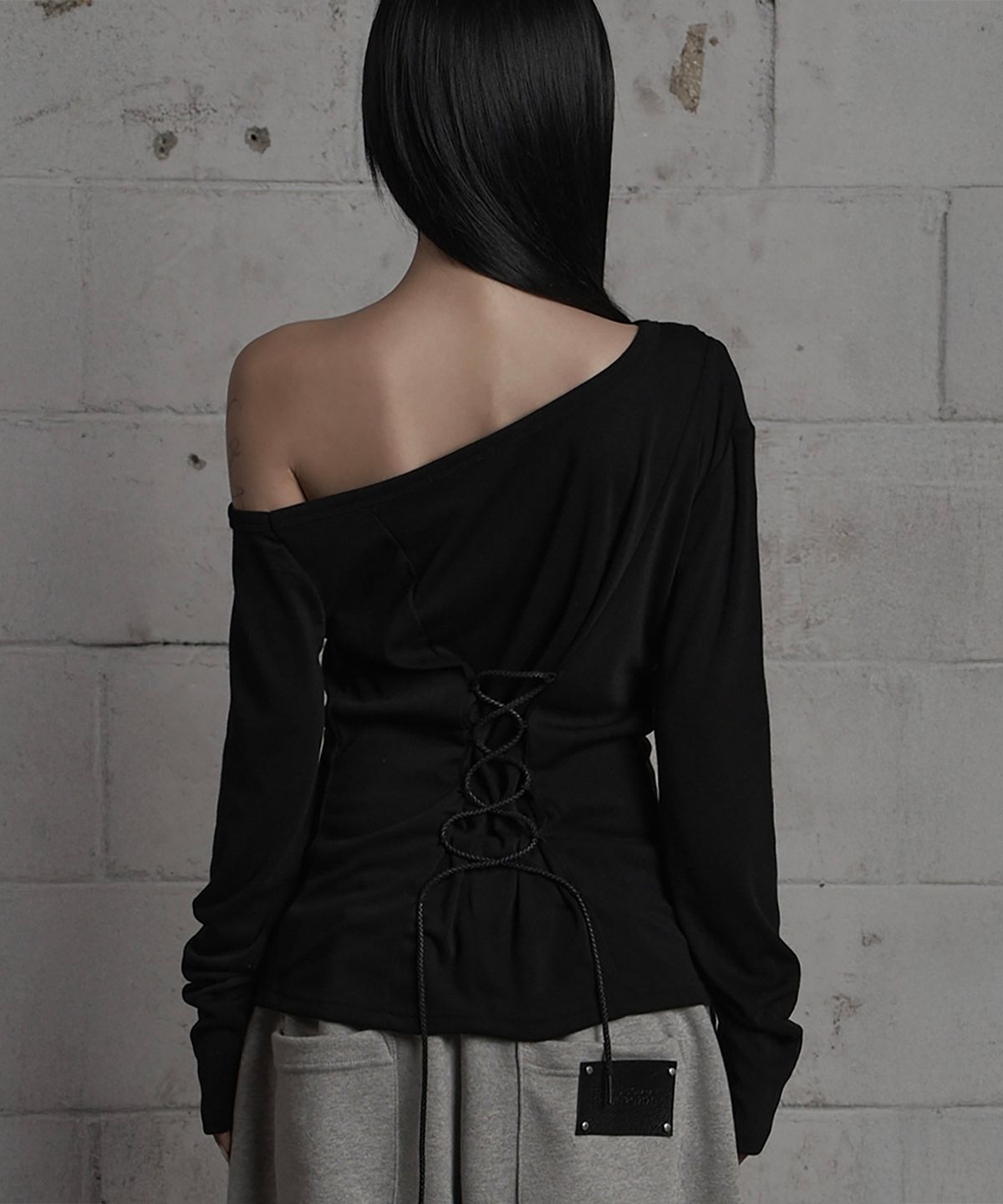 에트오소메(ETRE AU SOMMET) Asymmetric Zipper Corset Top (Black)