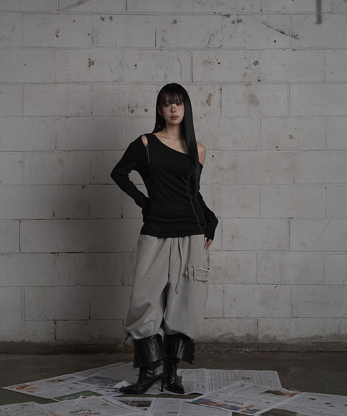 에트오소메(ETRE AU SOMMET) Asymmetric Zipper Corset Top (Black)