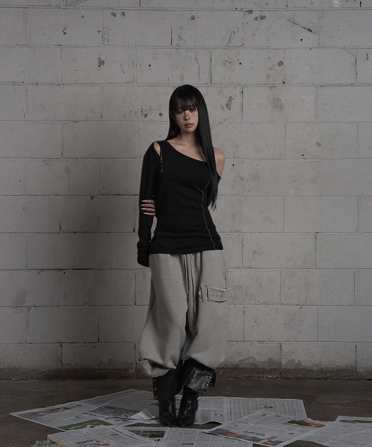 에트오소메(ETRE AU SOMMET) Asymmetric Zipper Corset Top (Black)