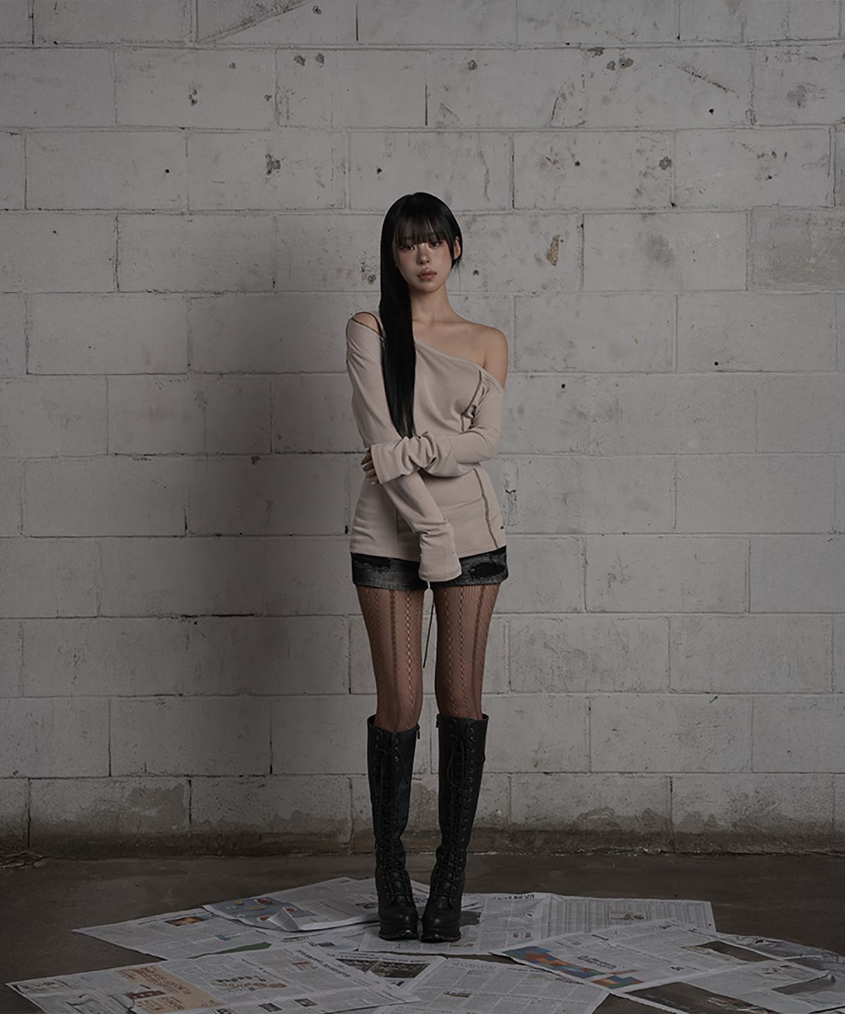 에트오소메(ETRE AU SOMMET) Asymmetric Zipper Corset Top (Beige)
