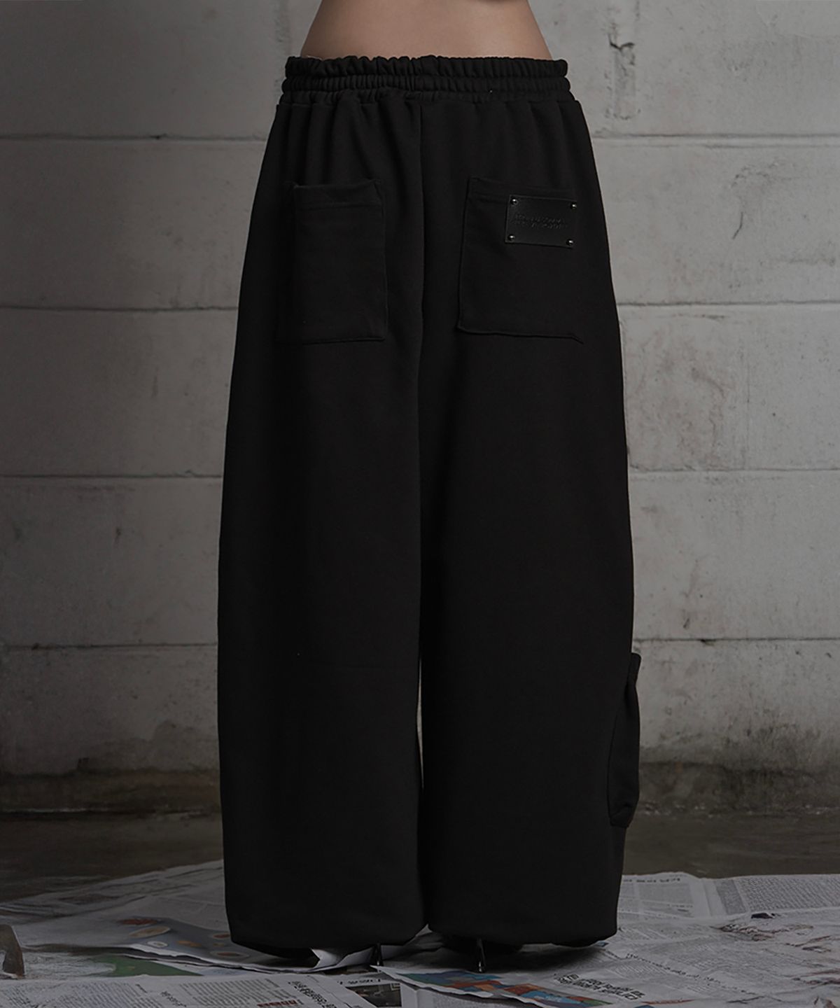 에트오소메(ETRE AU SOMMET) Belted Raw Edge Wide Pants (Black)