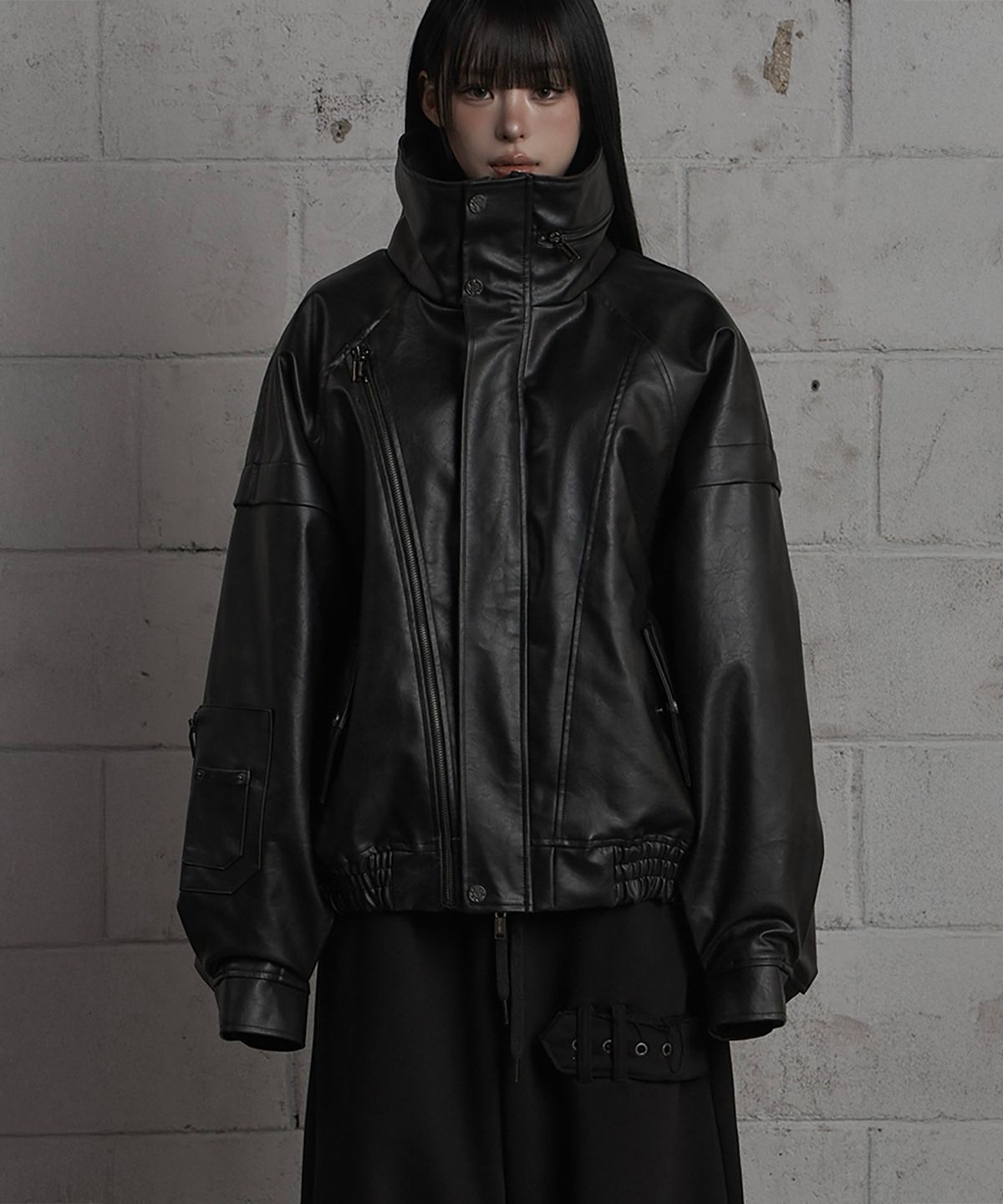 에트오소메(ETRE AU SOMMET) Panel Pocket Leather Bomber (Black)