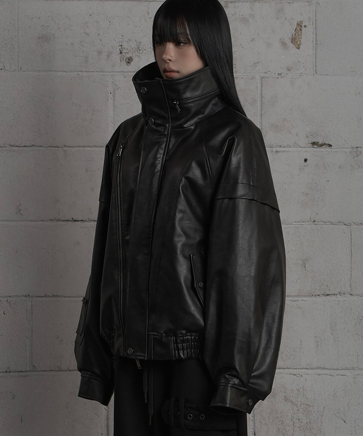 에트오소메(ETRE AU SOMMET) Panel Pocket Leather Bomber (Black)