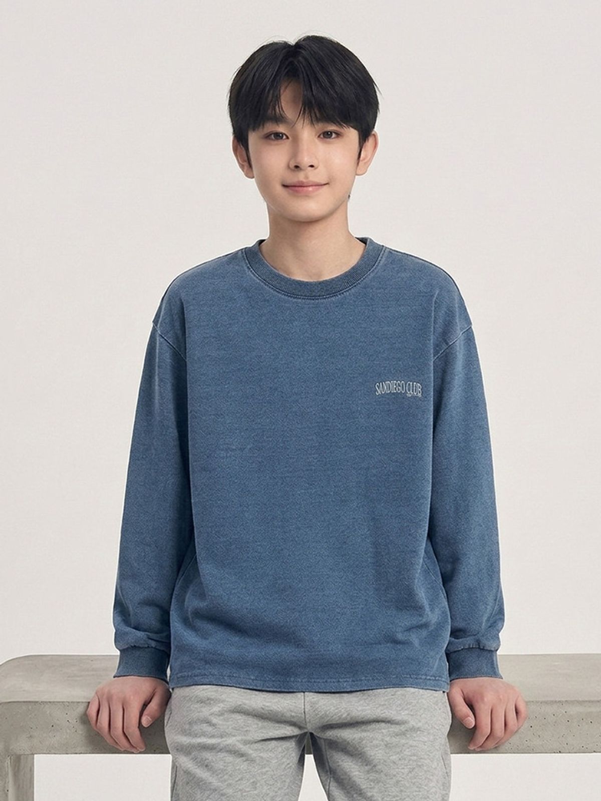 행텐 틴즈(HANGTEN TEENS) 틴즈 스판 인디고 워시드 그래픽 티셔츠_297(14580-031-607-09)