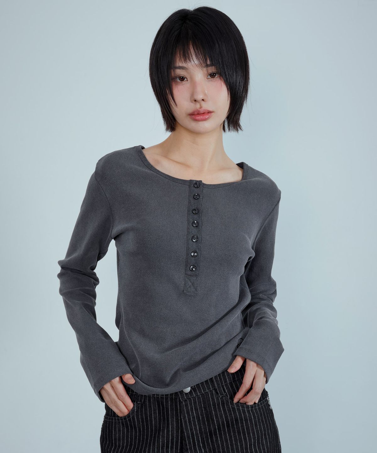 키지코(KIJIKO) ke309. Pigment Henley Neck Tee Charcoal