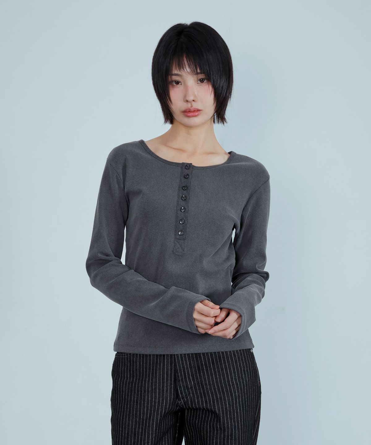 키지코(KIJIKO) ke309. Pigment Henley Neck Tee Charcoal