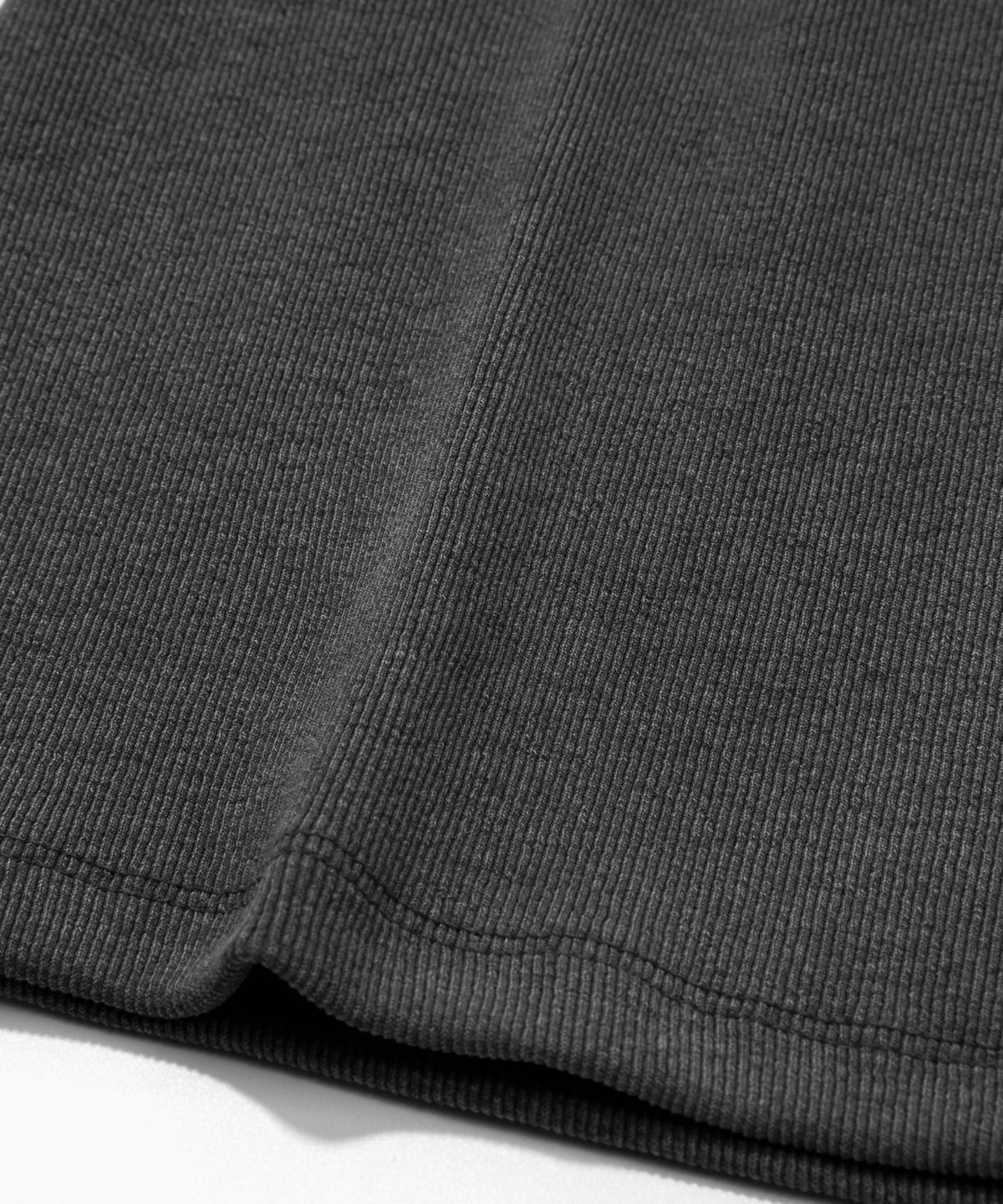 키지코(KIJIKO) ke309. Pigment Henley Neck Tee Charcoal