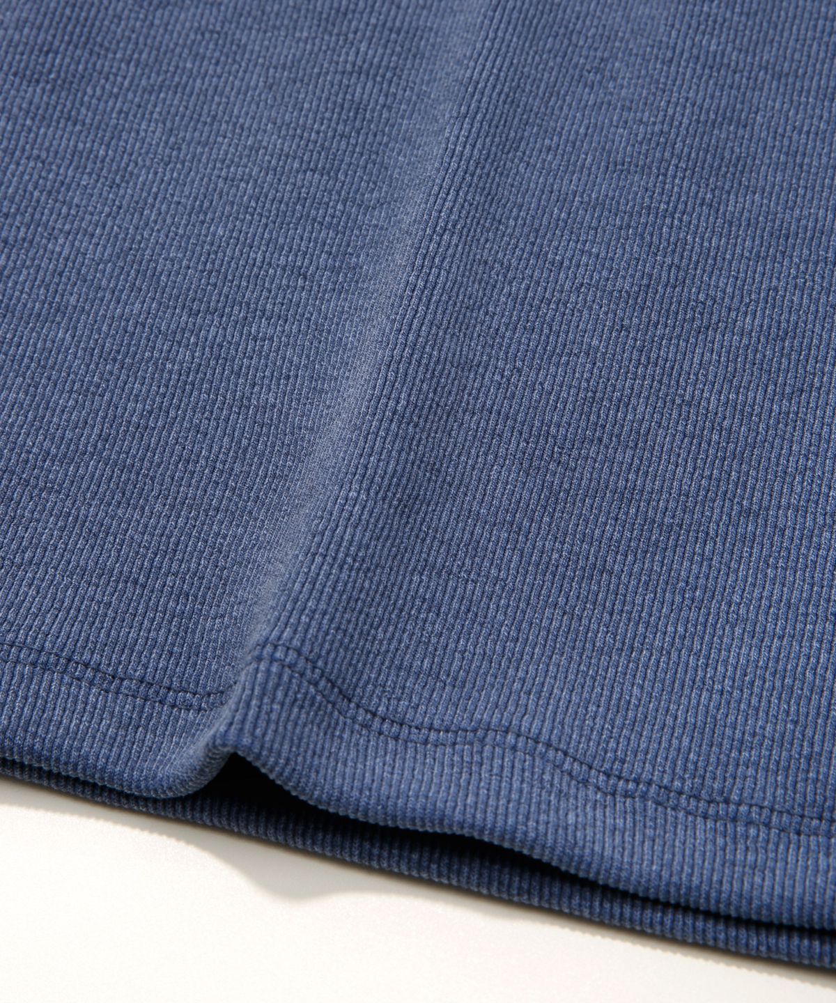 키지코(KIJIKO) ke309. Pigment Henley Neck Tee Navy