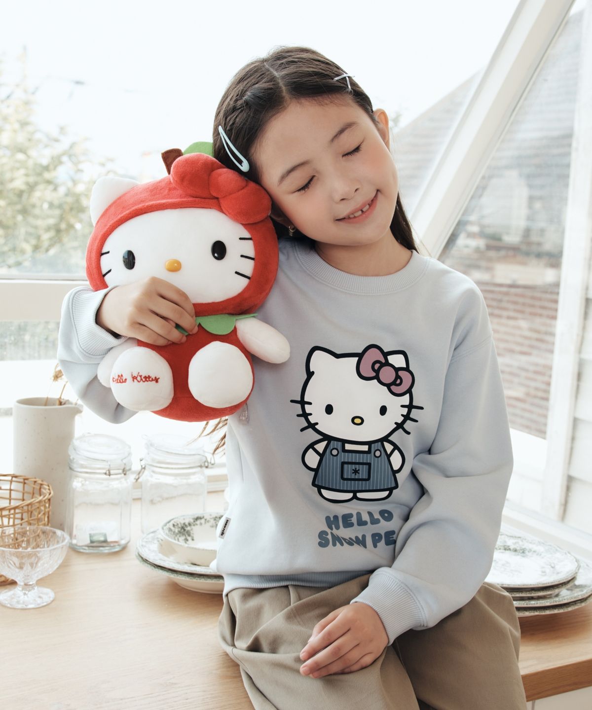 스노우피크 어패럴 키즈(SNOWPEAK APPAREL KIDS) [스노우피크 X 헬로키티] 키즈 약기모 맨투맨 (S26WKFHT88) Light Blue