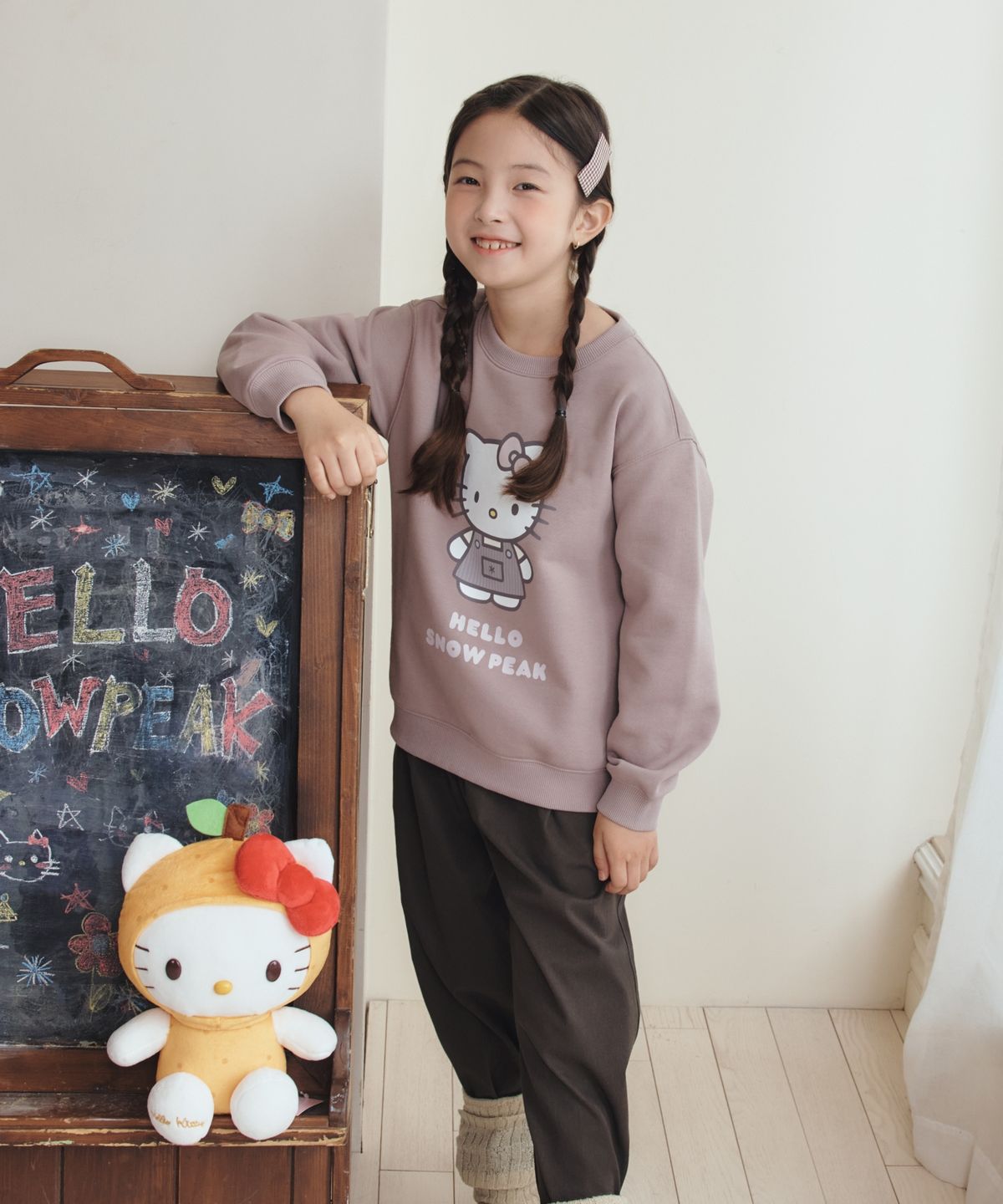 스노우피크 어패럴 키즈(SNOWPEAK APPAREL KIDS) [스노우피크 X 헬로키티] 키즈 약기모 맨투맨 (S26WKFHT88) Rusty Pink