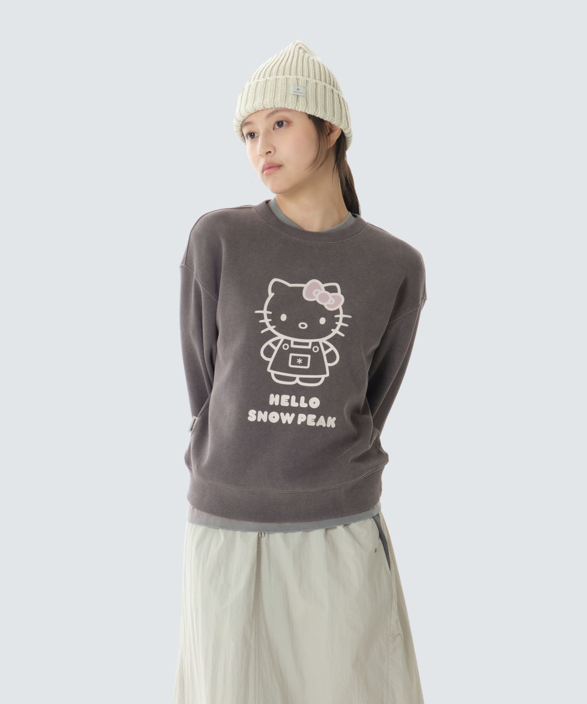 스노우피크 어패럴(SNOWPEAK APPAREL) [스노우피크 X 헬로키티] 피그먼트 다잉 여성 맨투맨 (S26FWFHT85) Choco Brown