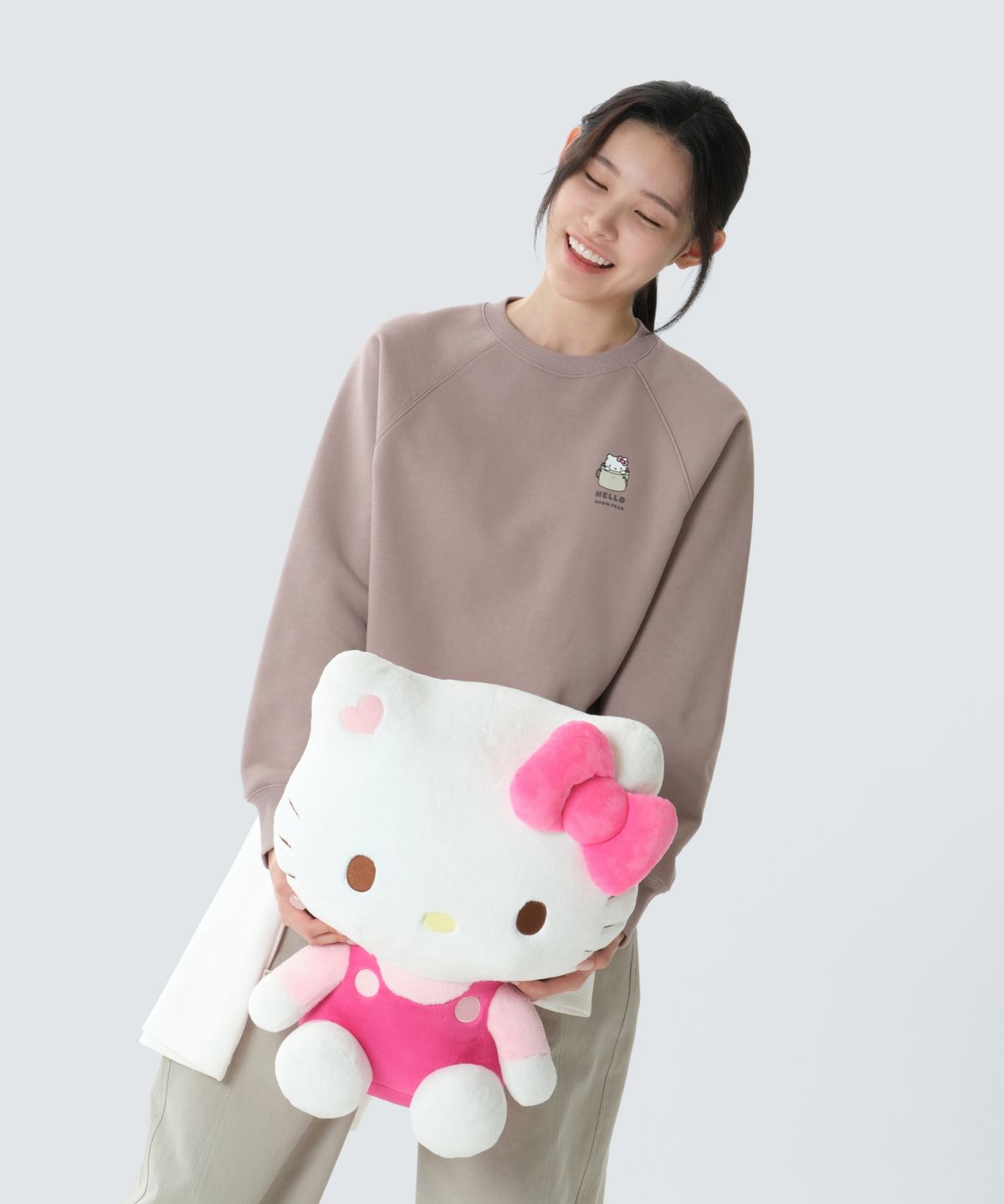 스노우피크 어패럴(SNOWPEAK APPAREL) [스노우피크 X 헬로키티] 약기모 여성 맨투맨 (S26WWFHT87) Rusty Pink