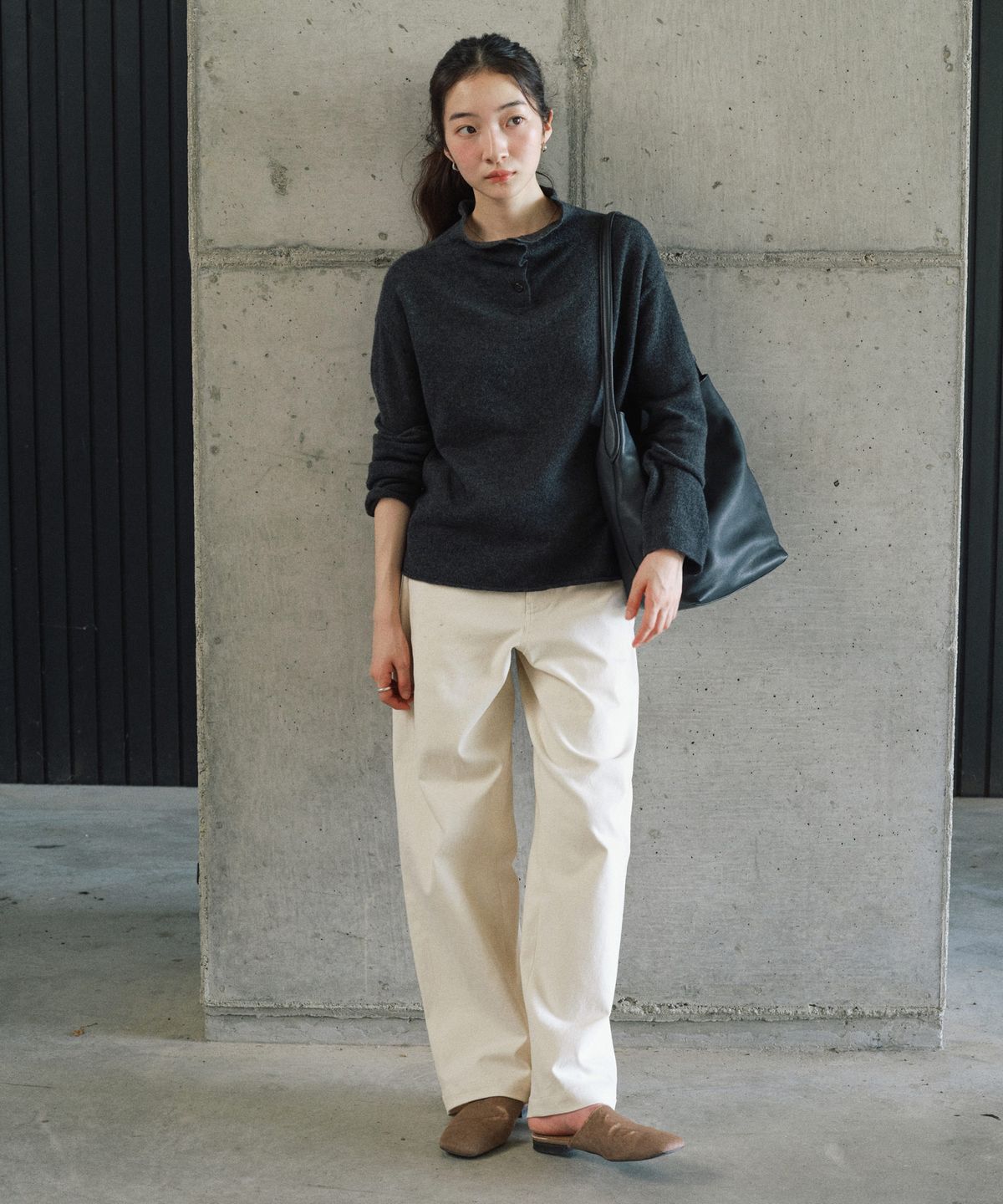 스텝어라운드(STEP AROUND) Reversible Button High Neck Knit_CHARCOAL