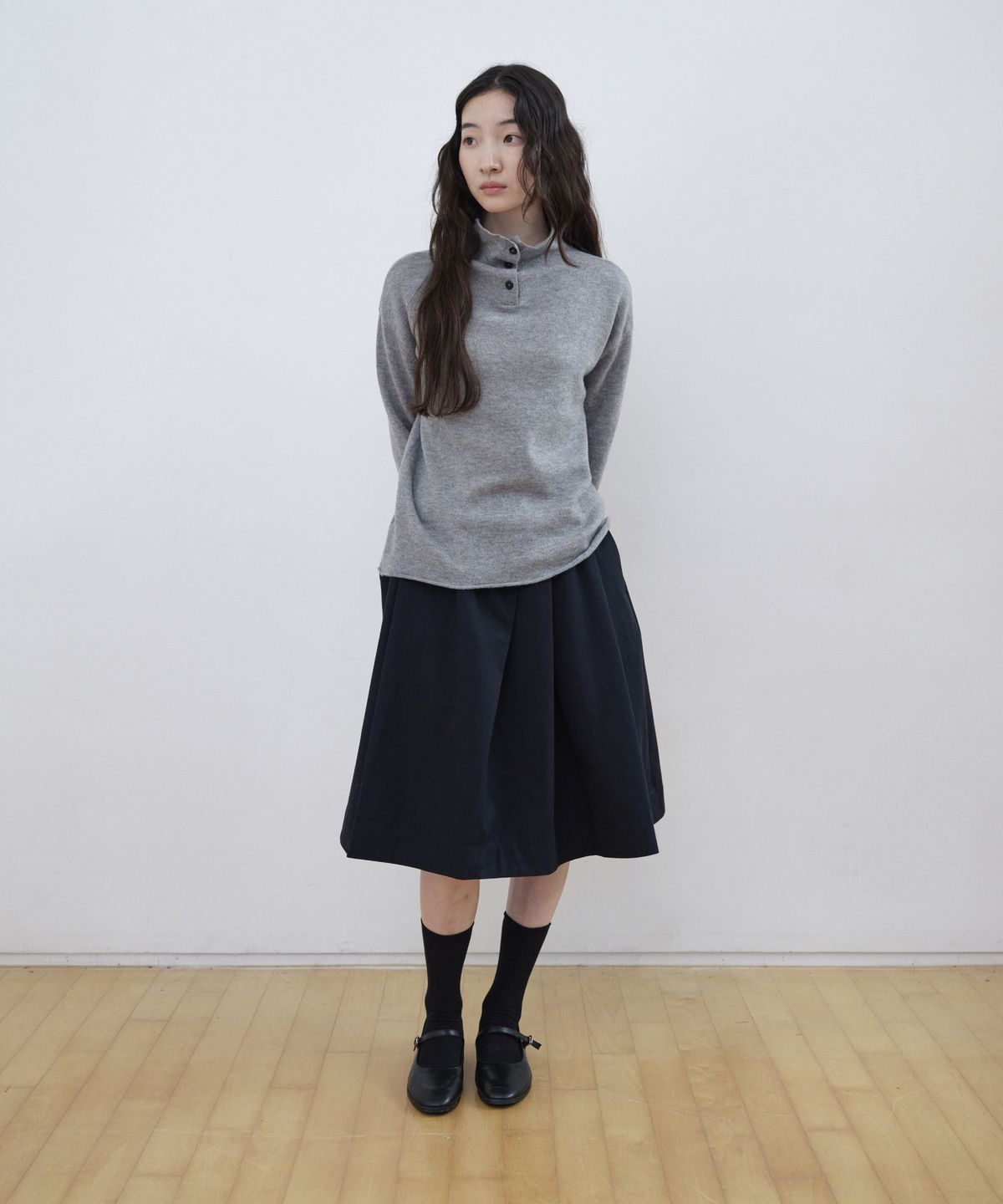 스텝어라운드(STEP AROUND) Reversible Button High Neck Knit_GREY