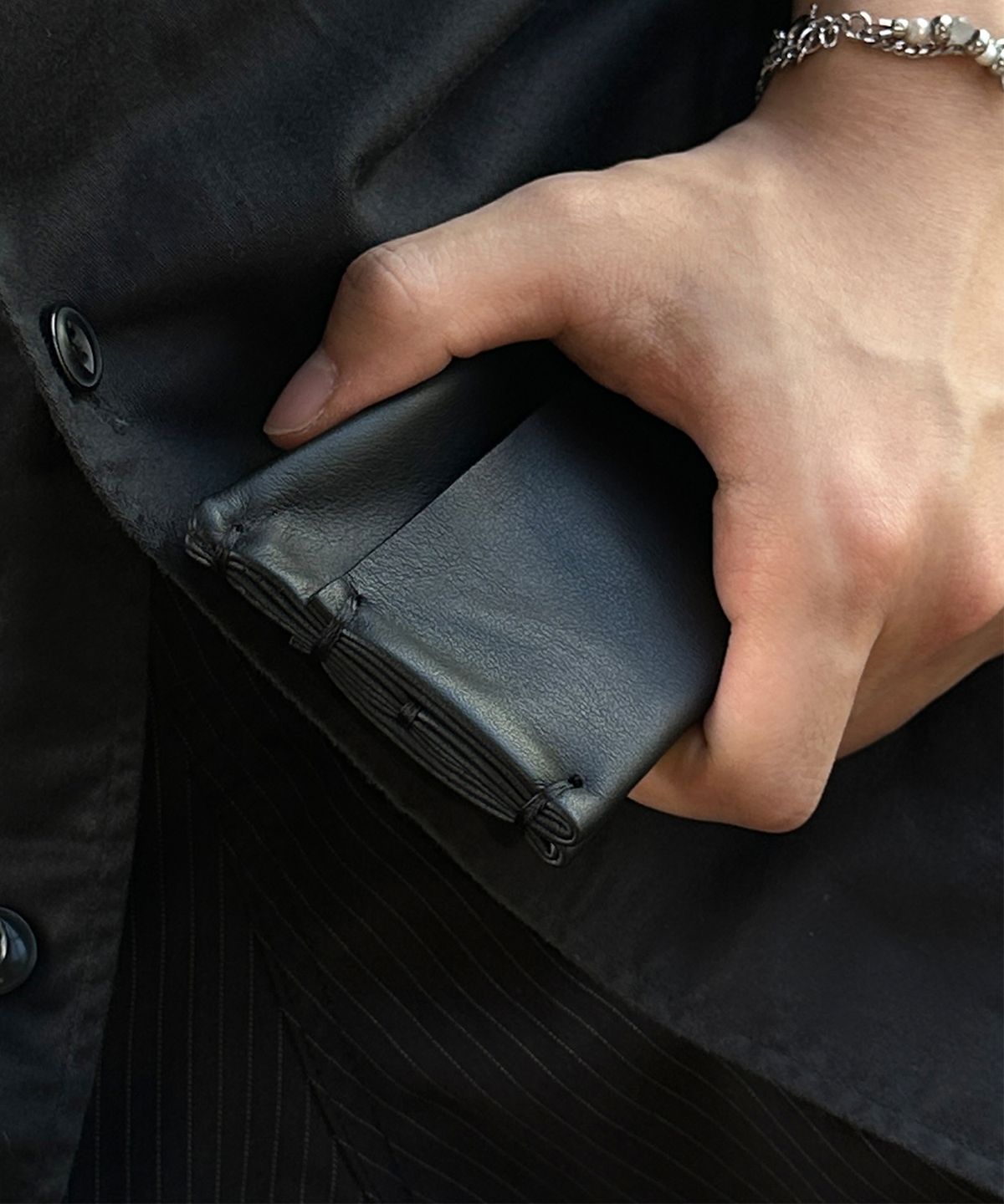 에크라(ECHRA) loop card holder [mono black]